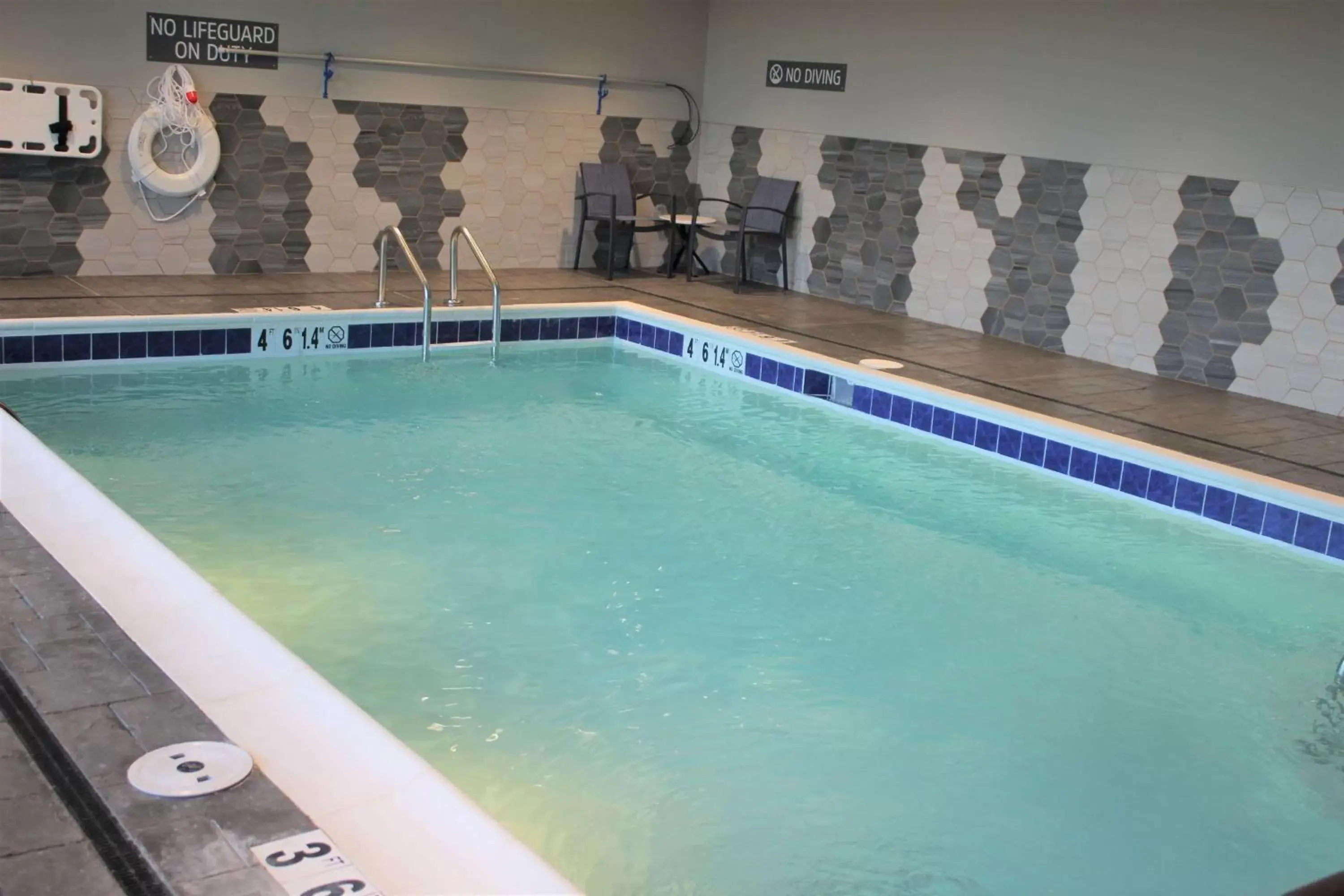 Activities, Swimming Pool in La Quinta Inn & Suites by Wyndham Bardstown