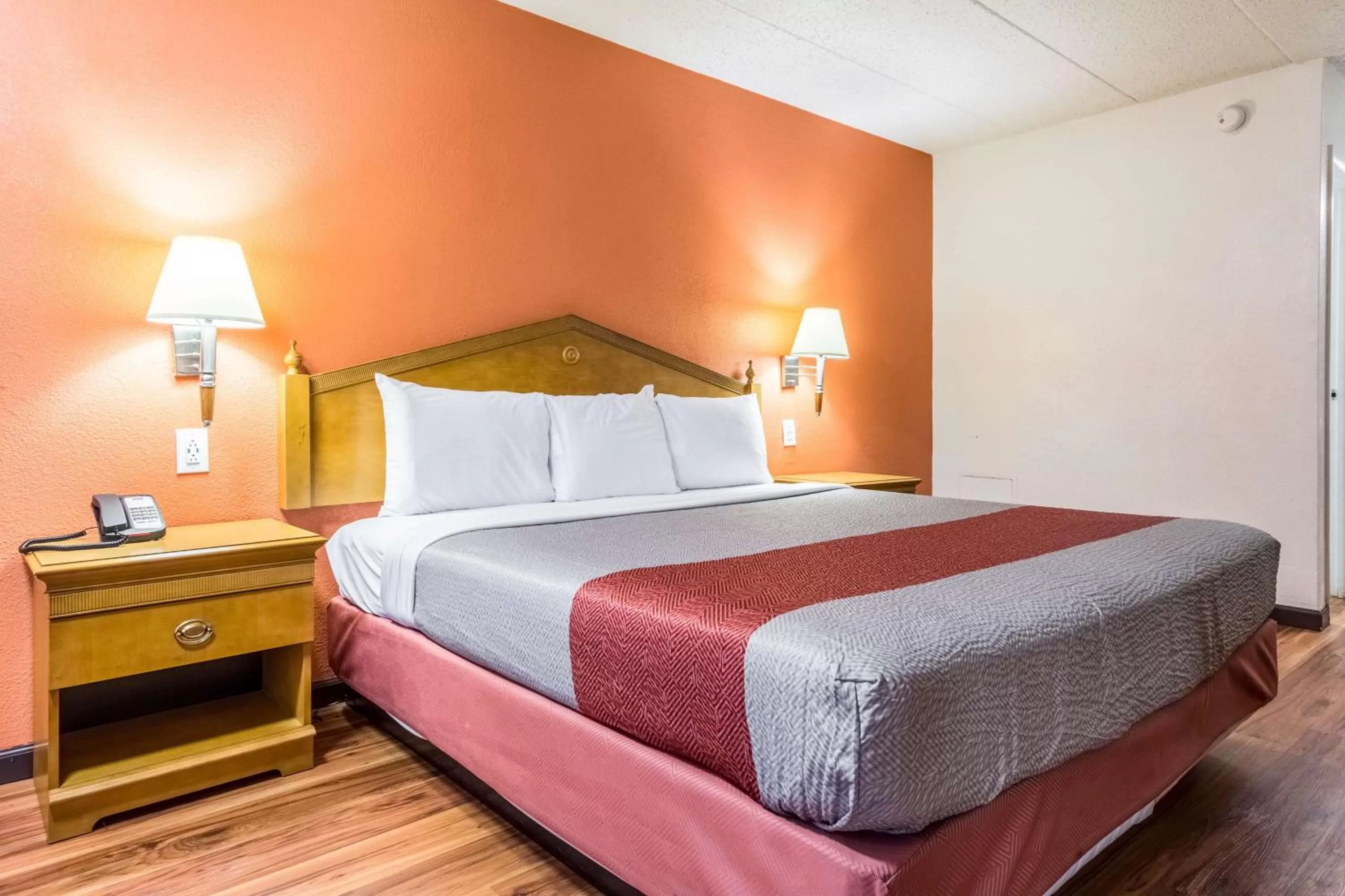 Bedroom, Bed in Motel 6-Grove City, OH