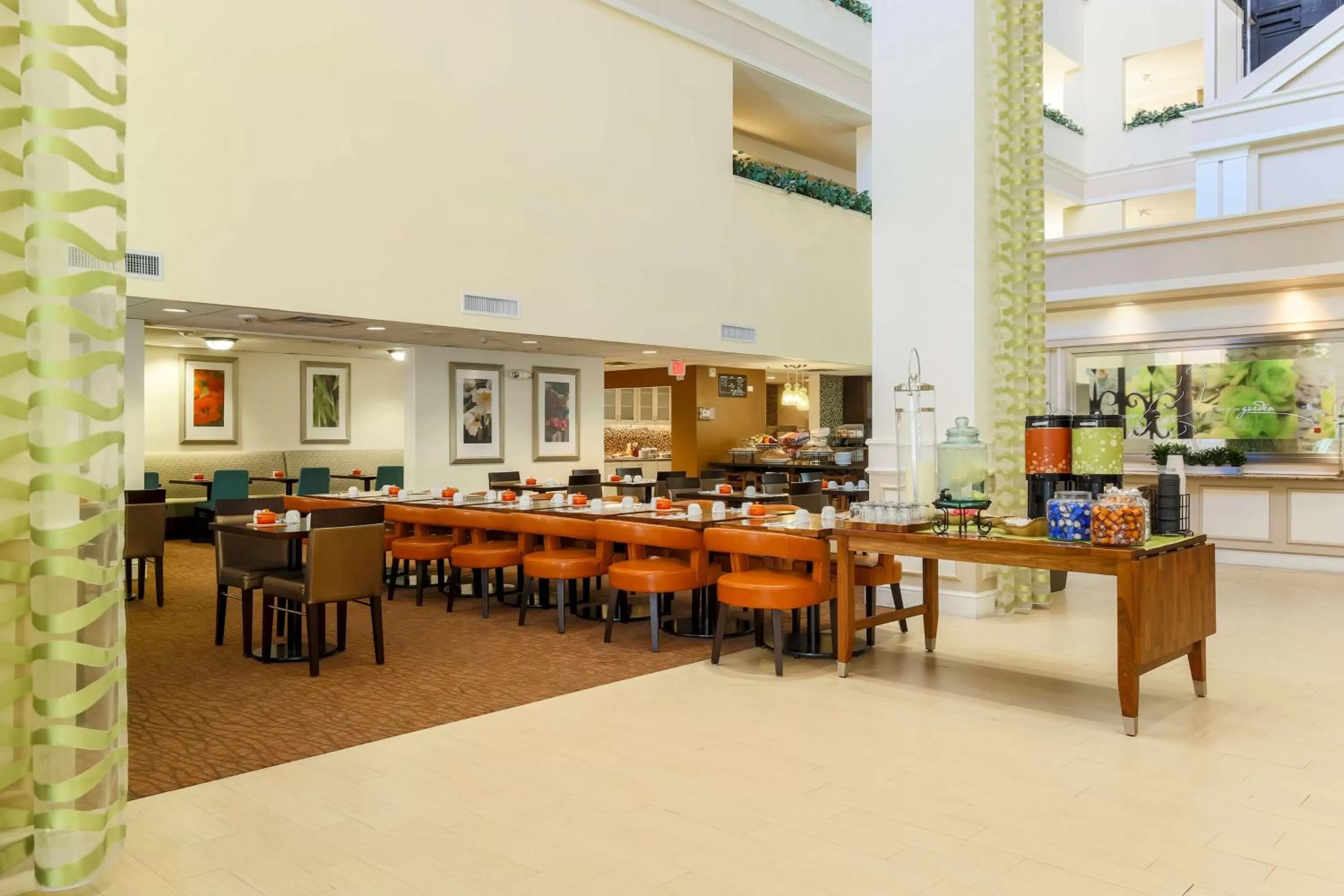 Restaurant/places to eat in Hilton Garden Inn Dallas/Market Center