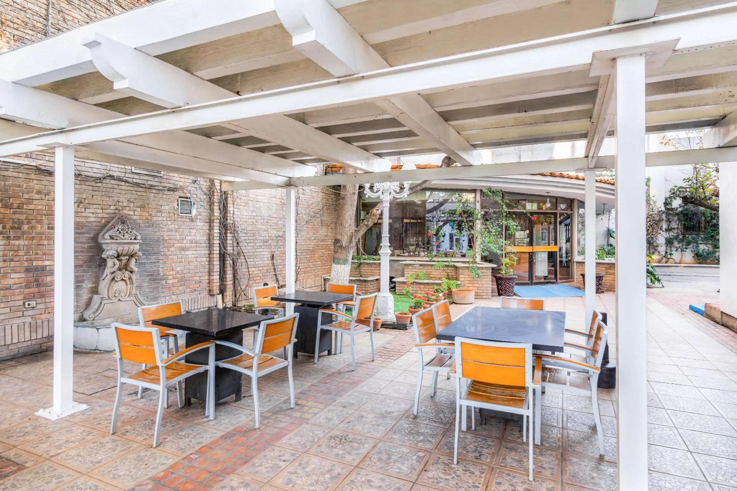 Lounge or bar, Restaurant/Places to Eat in Quality Inn & Suites Saltillo Eurotel