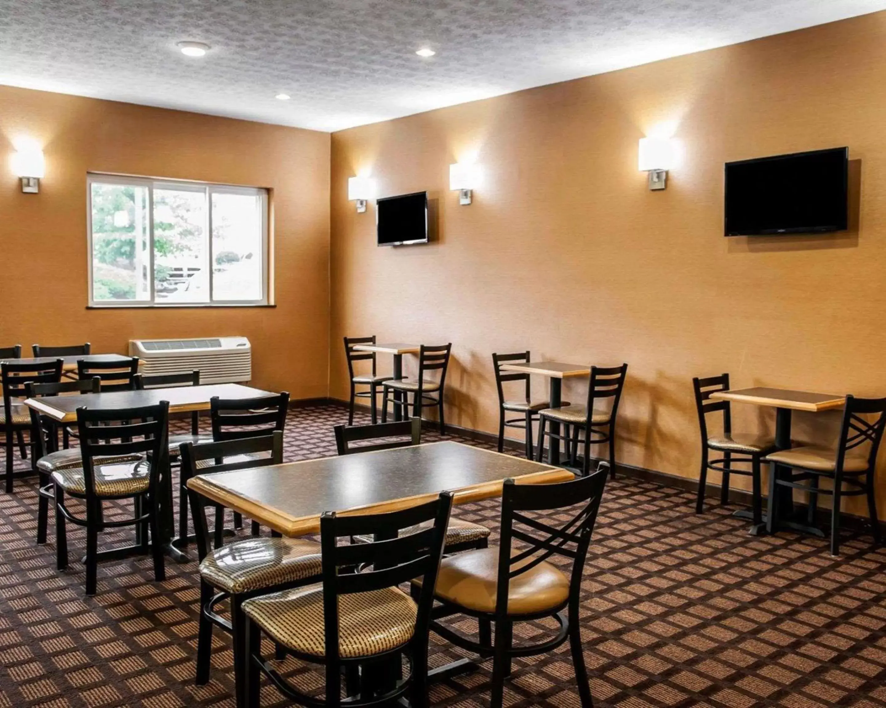 Restaurant/places to eat in Baymont by Wyndham Richmond I-70 Restaurant/places to eat in Baymont by Wyndham Richmond I-70