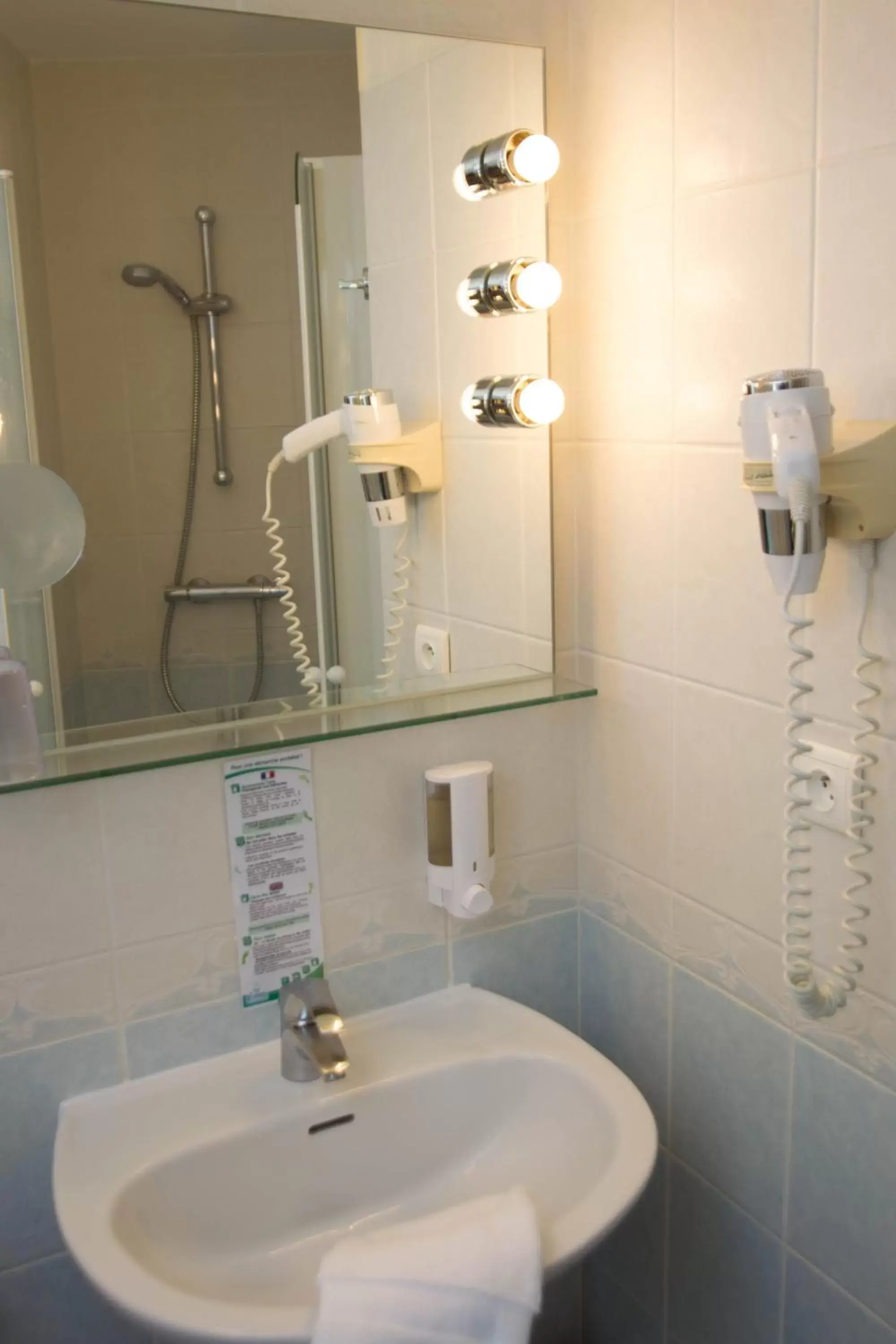 Bathroom in Hotel Continental