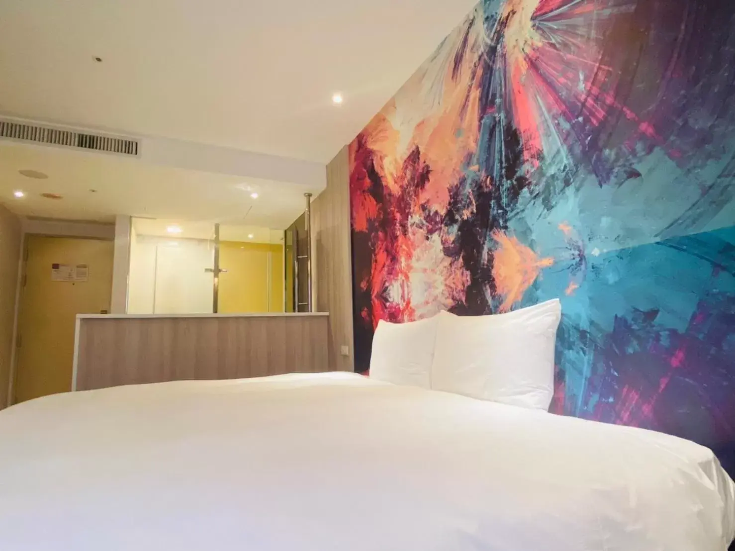 Double Room with Shower (with window) in Artinn藝築文旅-台北站前館 Double Room with Shower (with window) in Artinn藝築文旅-台北站前館