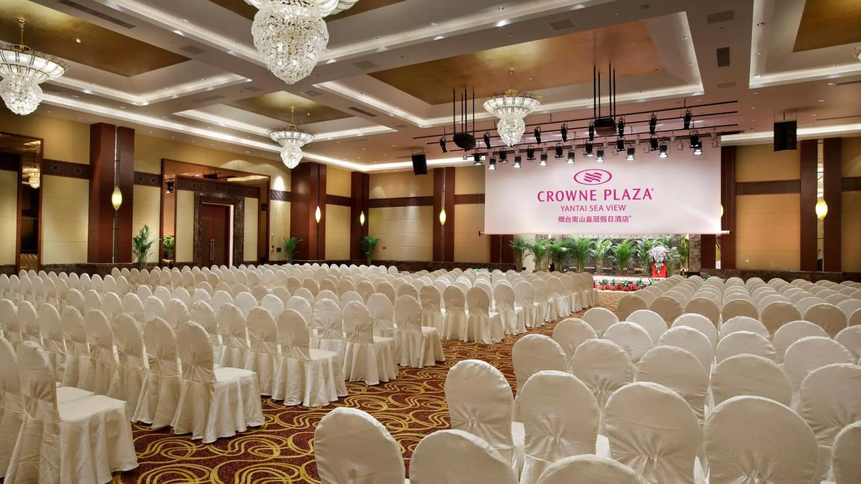 Banquet/Function facilities in Crowne Plaza Yantai Sea View, an IHG Hotel