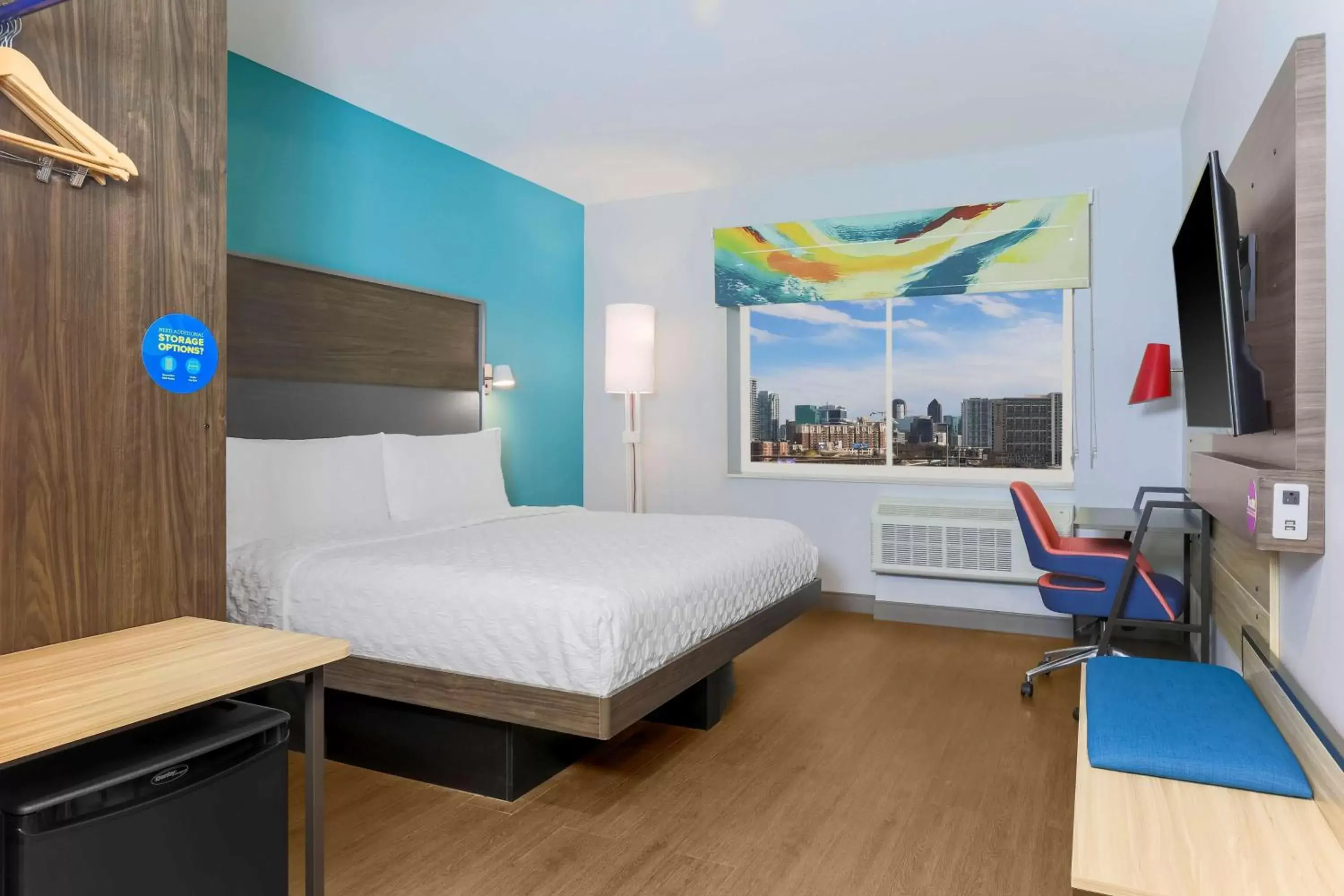 Bedroom in Tru By Hilton Dallas Market Center