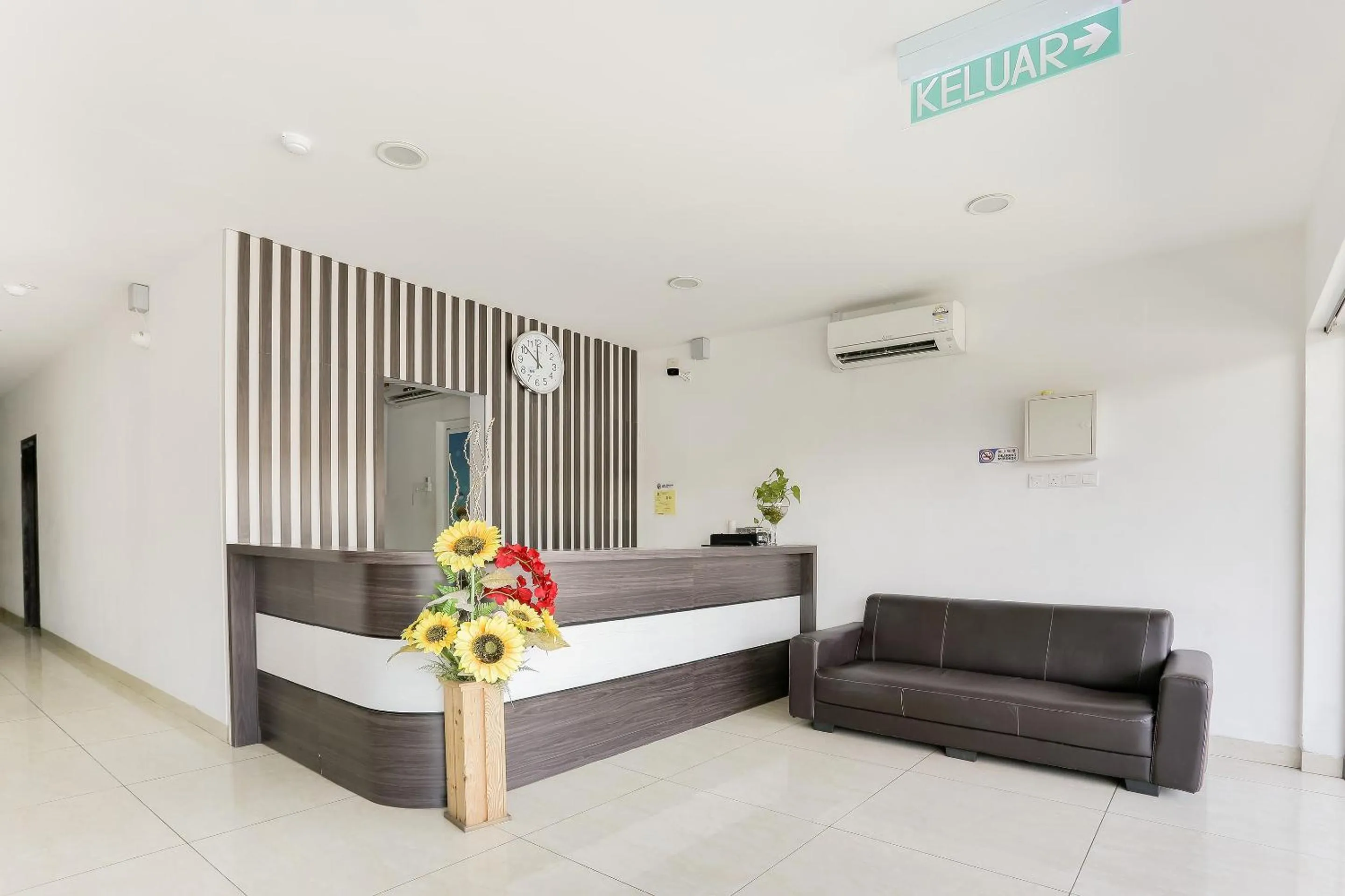 Seating area, Lobby/Reception in Super OYO 89495 Rich Hotel