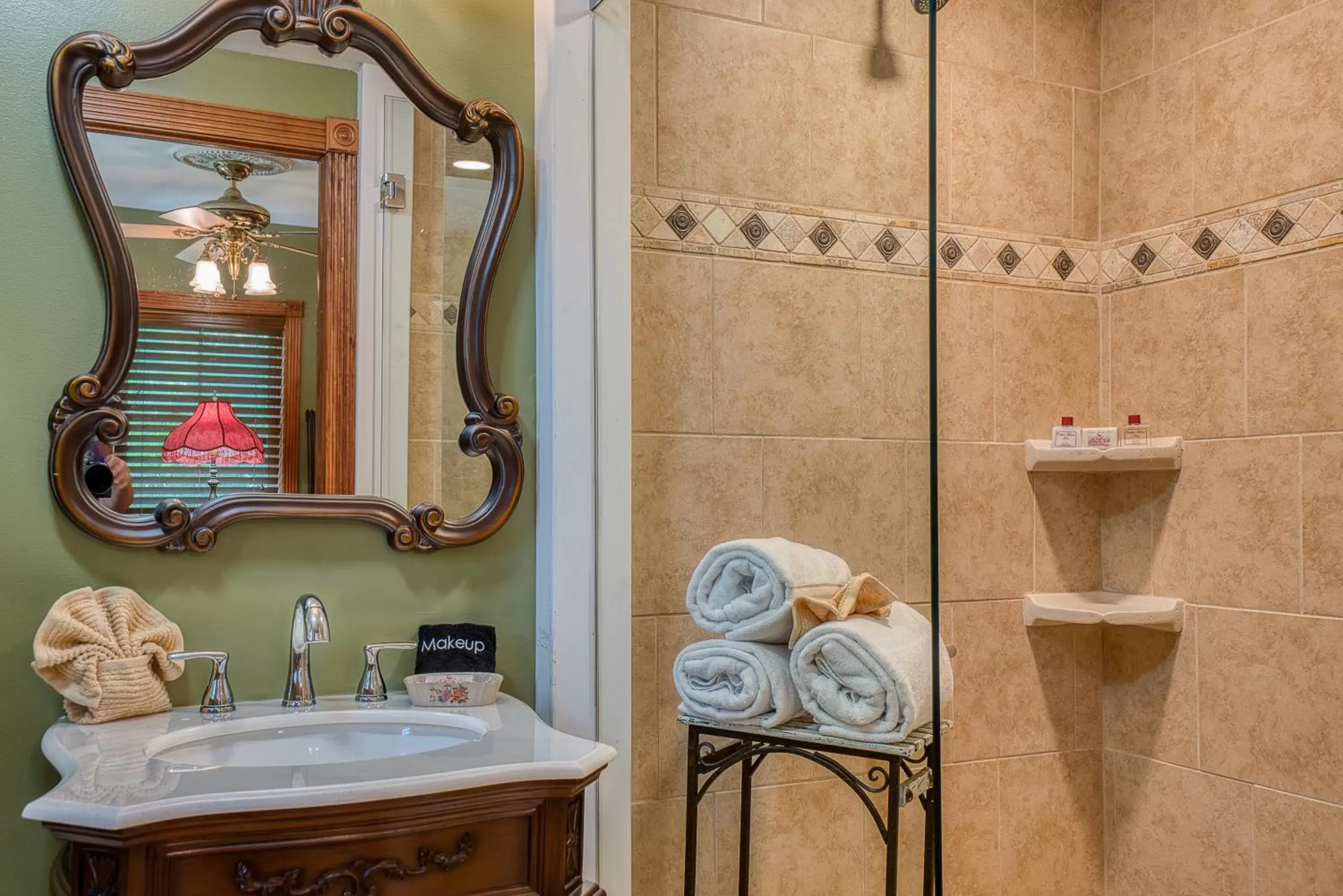 Shower, Bathroom in Cedar House Inn