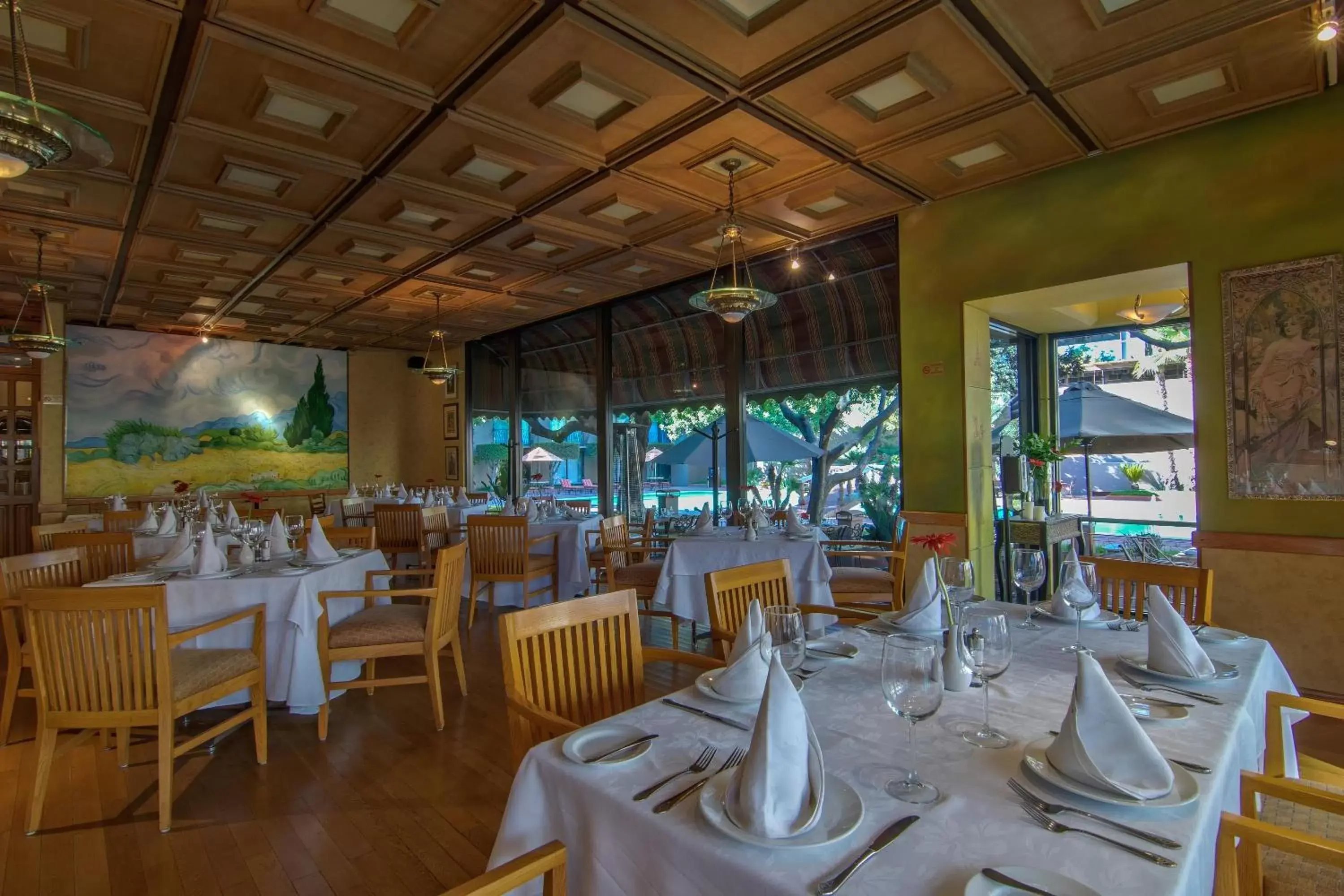 Restaurant/Places to Eat in Hotel Lucerna Tijuana