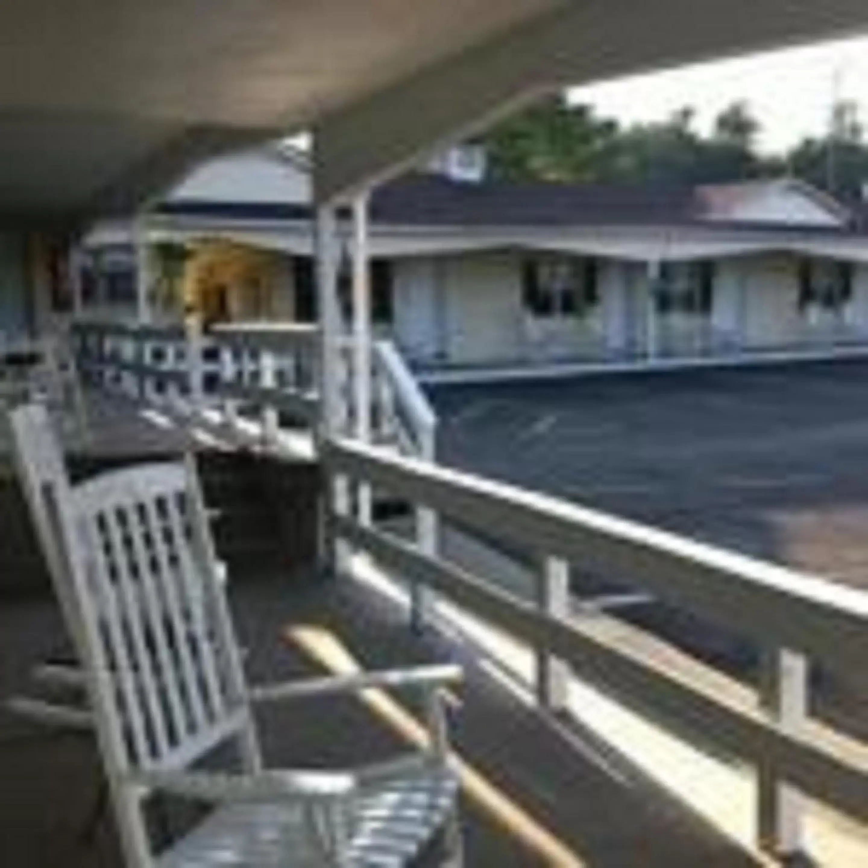 Balcony/Terrace in Longhouse Lodge Motel