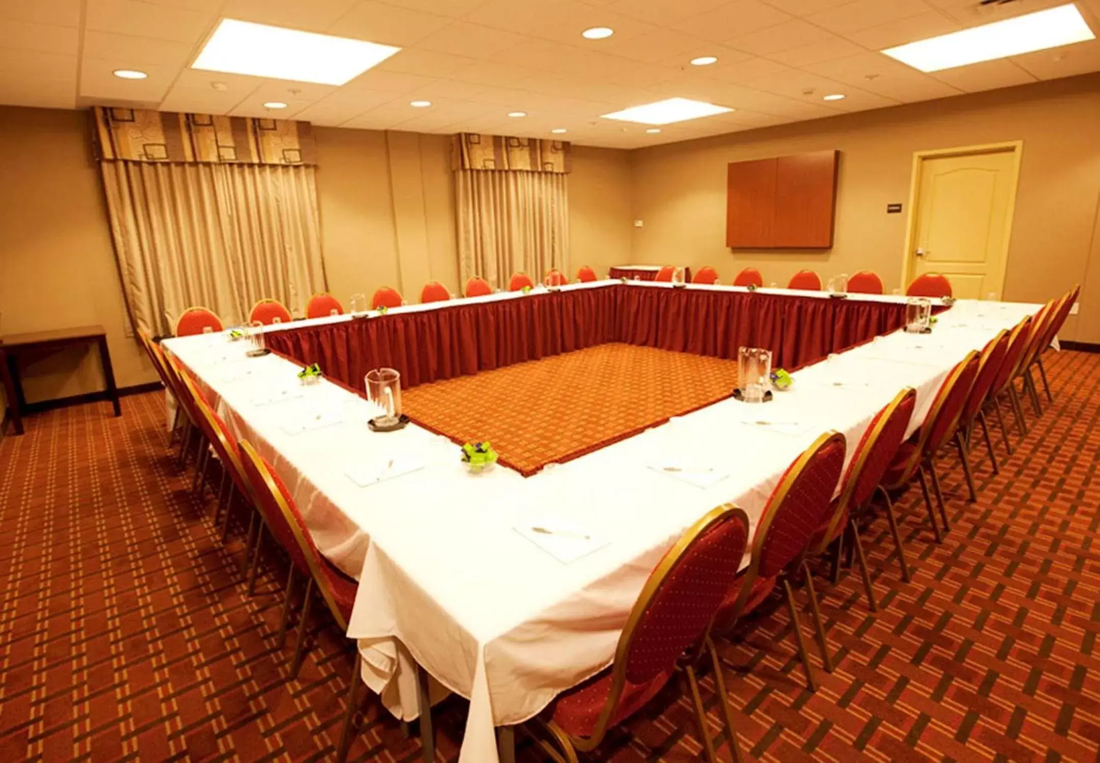 Meeting/conference room in Hampton Inn & Suites by Hilton Seattle/Kent