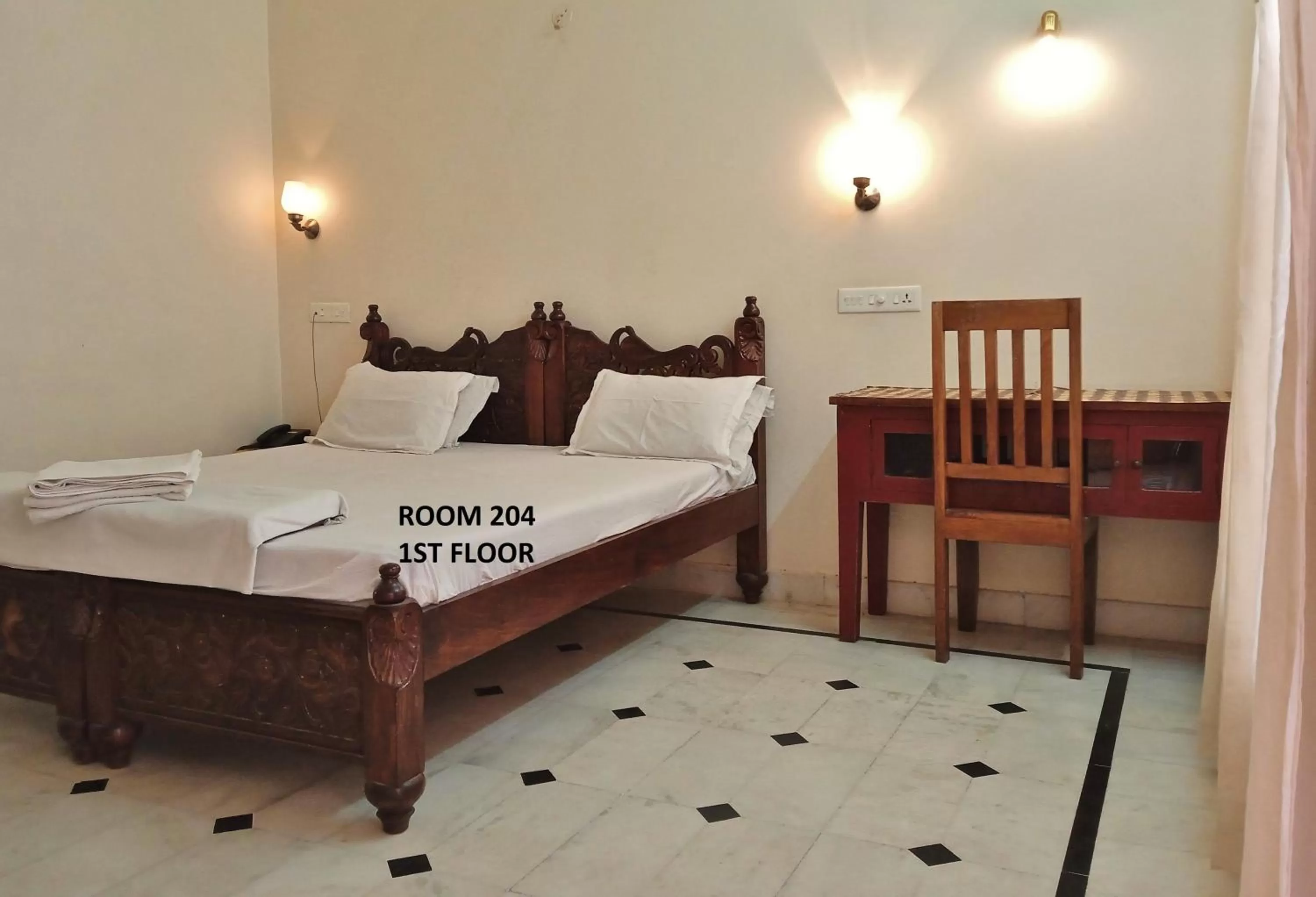 Photo of the whole room, Bed in Rigmor haveli