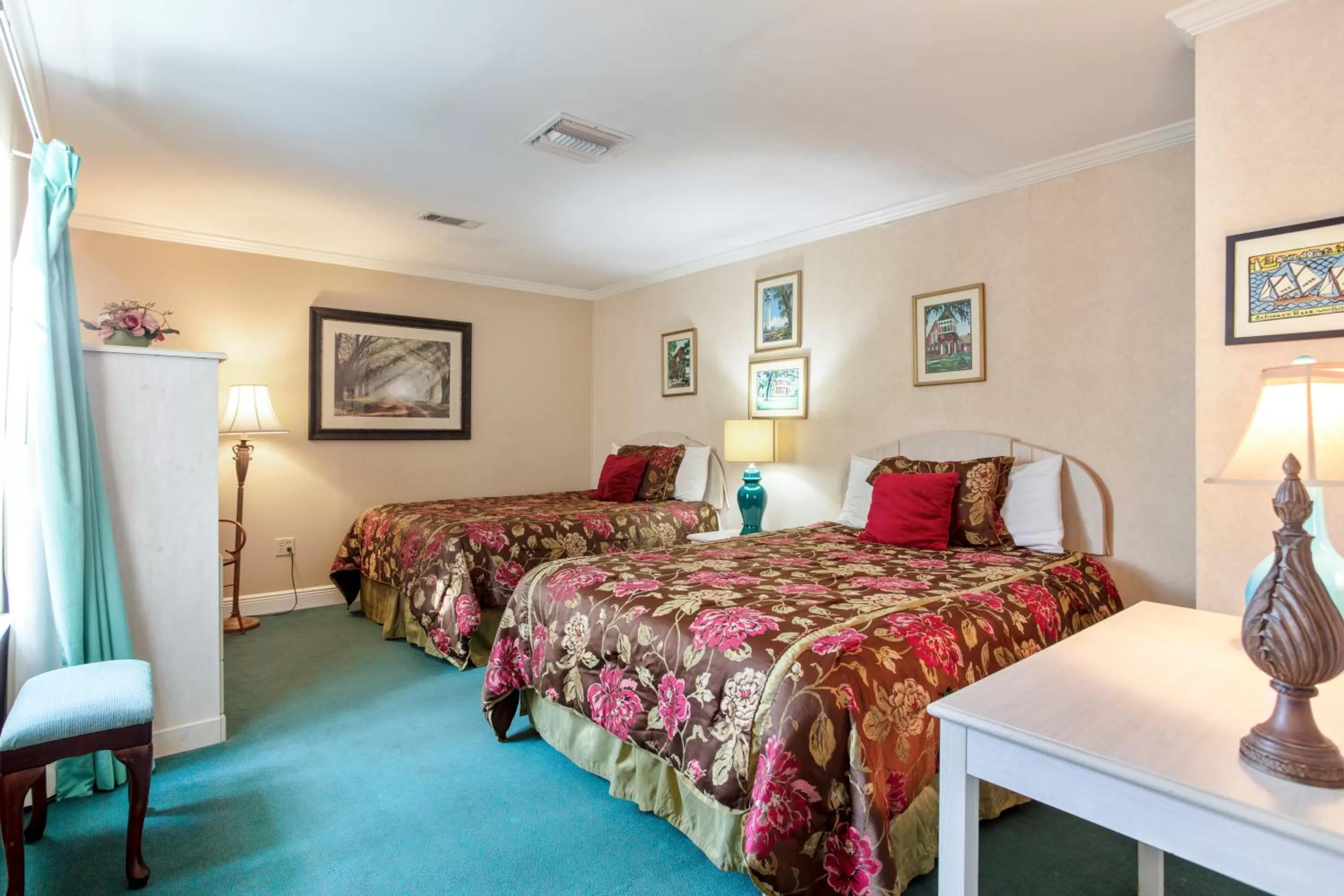 Bed in Edgewater Inn - Biloxi Beach