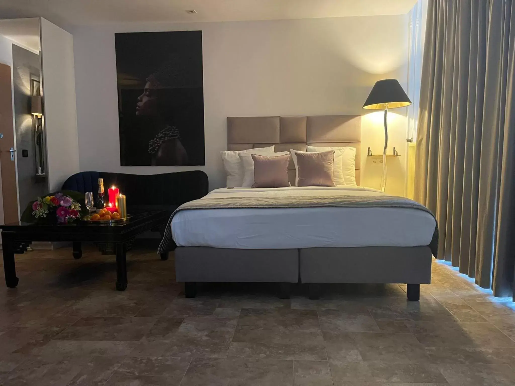 Bedroom, Bed in Jupiter Hotel