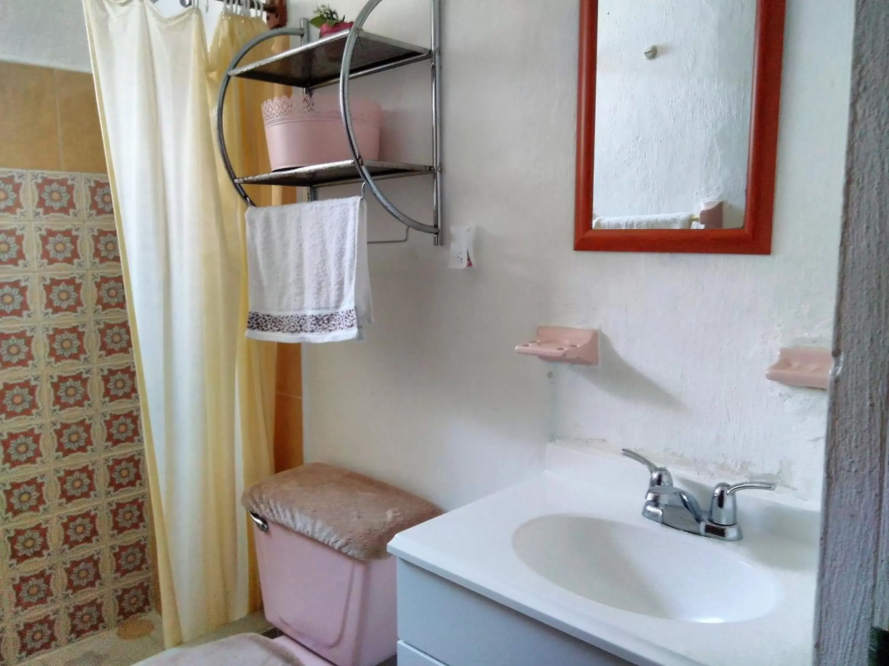 Bathroom in Los Caracoles Bed & Breakfast
