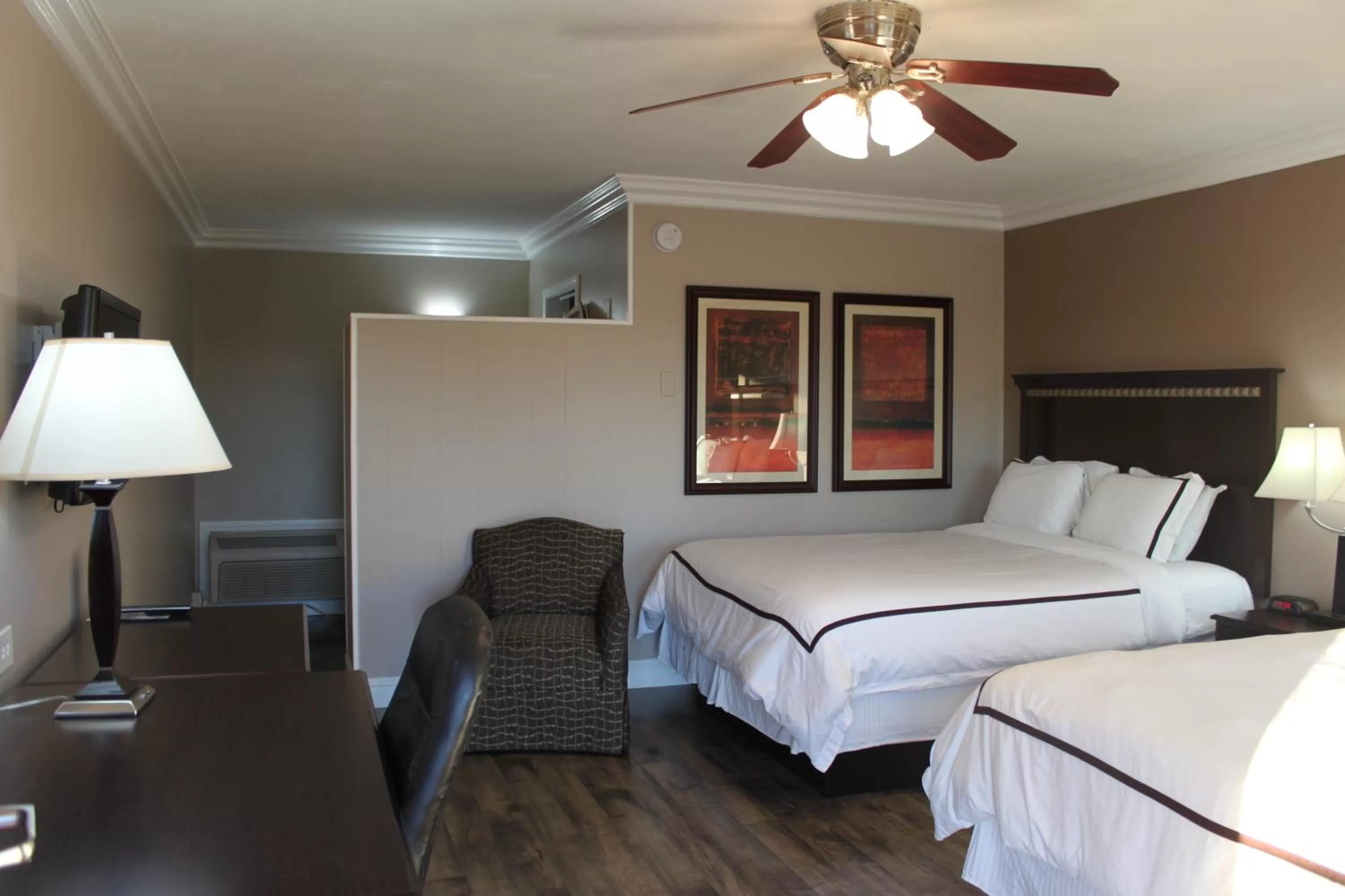 Decorative detail, Bed in Travelodge by Wyndham Santa Maria