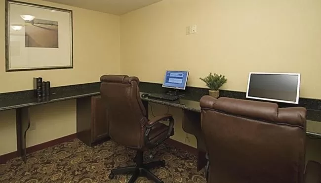 Business facilities in Country Inn & Suites by Radisson, Crestview, FL