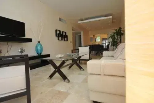 Living room, Seating Area in Watermark Luxury Oceanfront Residences