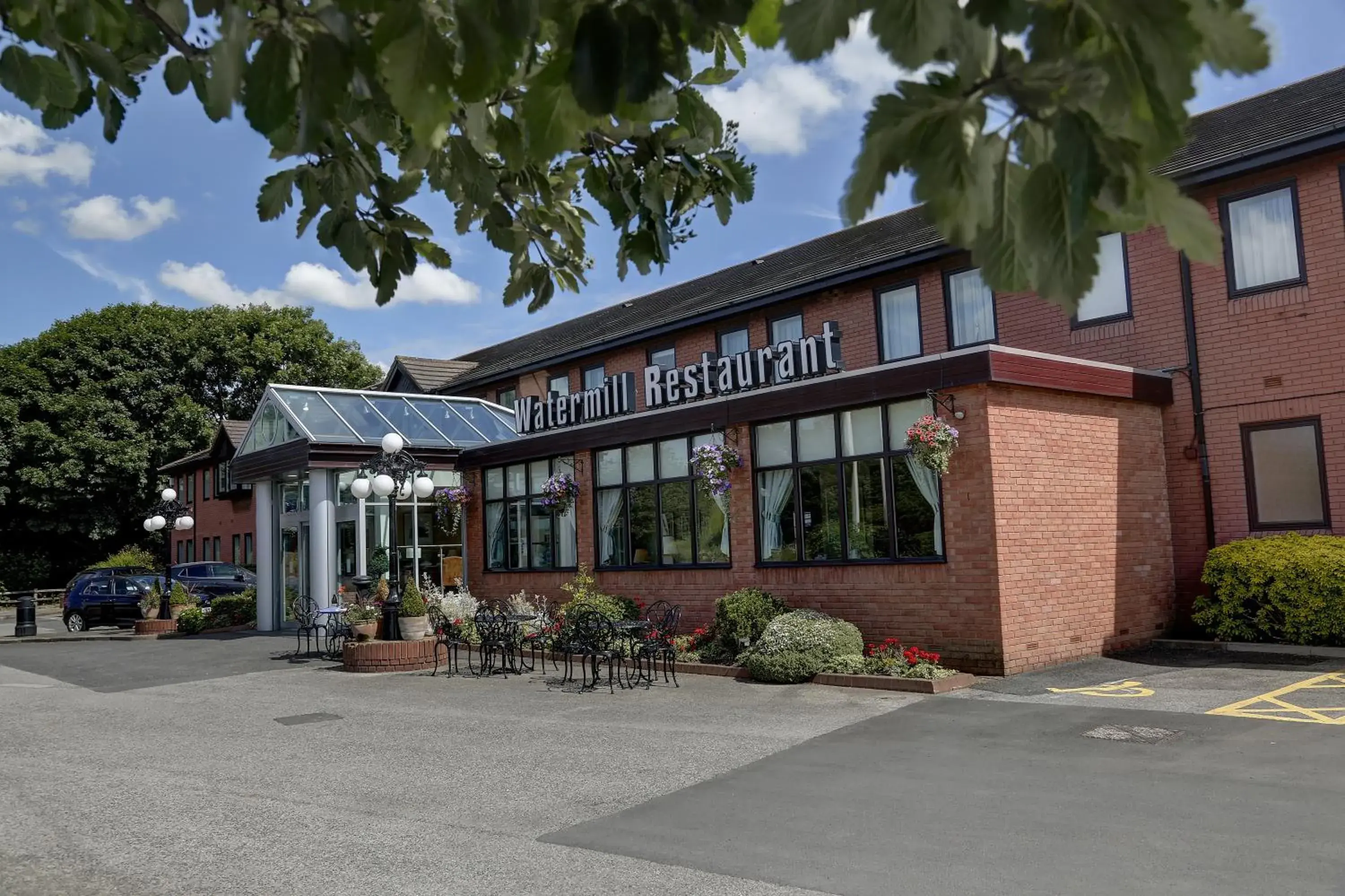 Property building, Facade/Entrance in Best Western Plus Milford Hotel