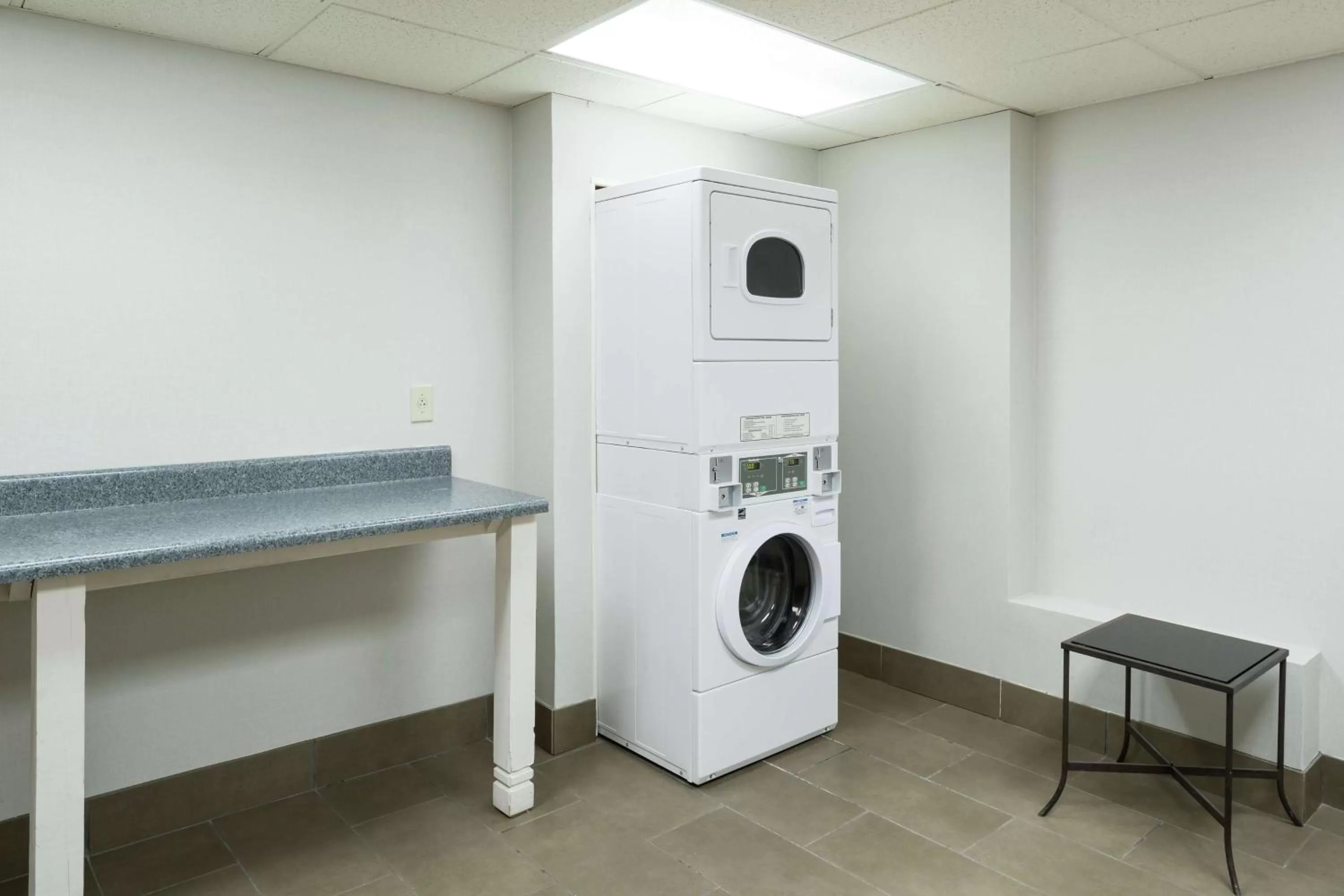 Property building in Hampton Inn & Suites Atlanta-Downtown