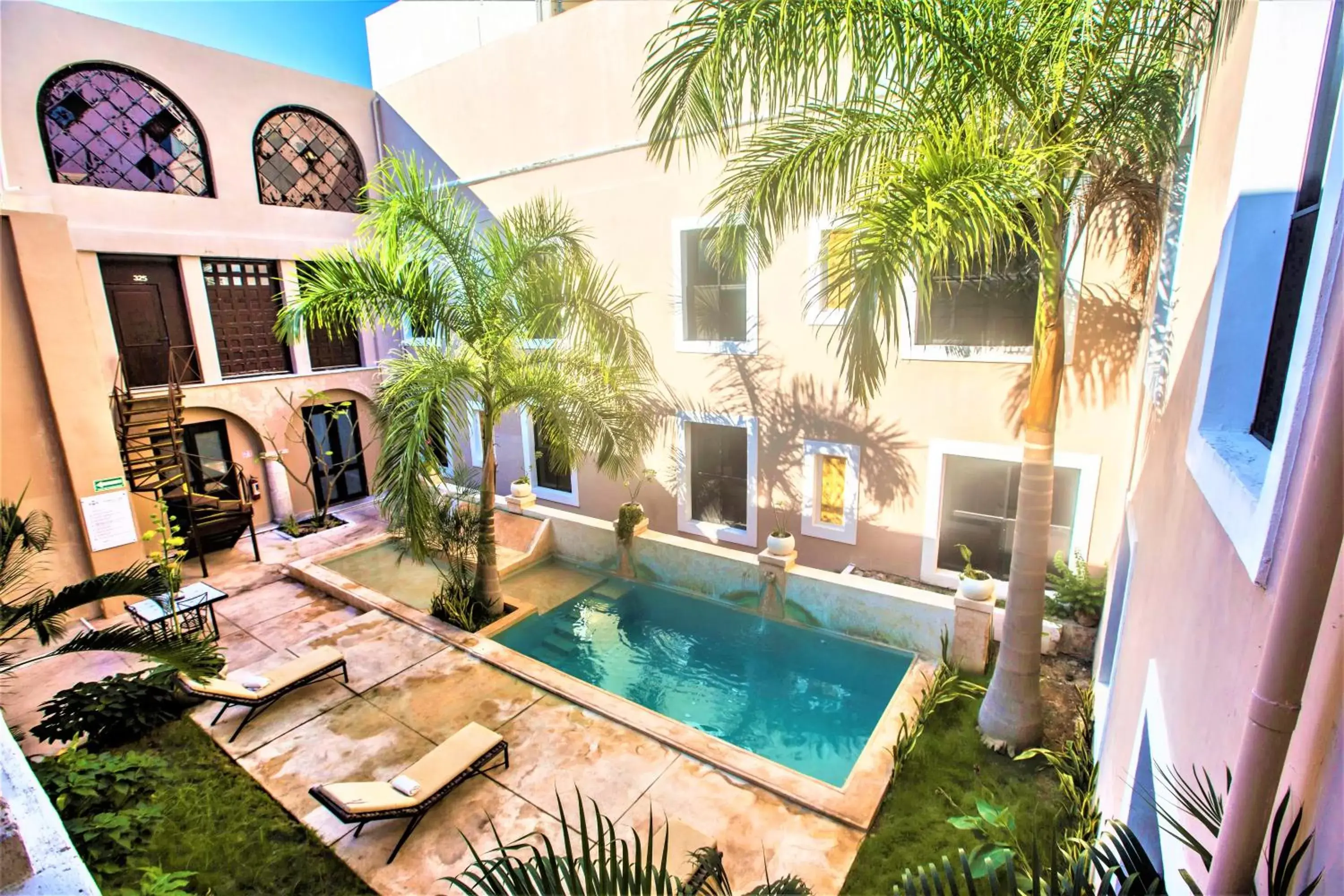 Swimming Pool in Hotel Merida