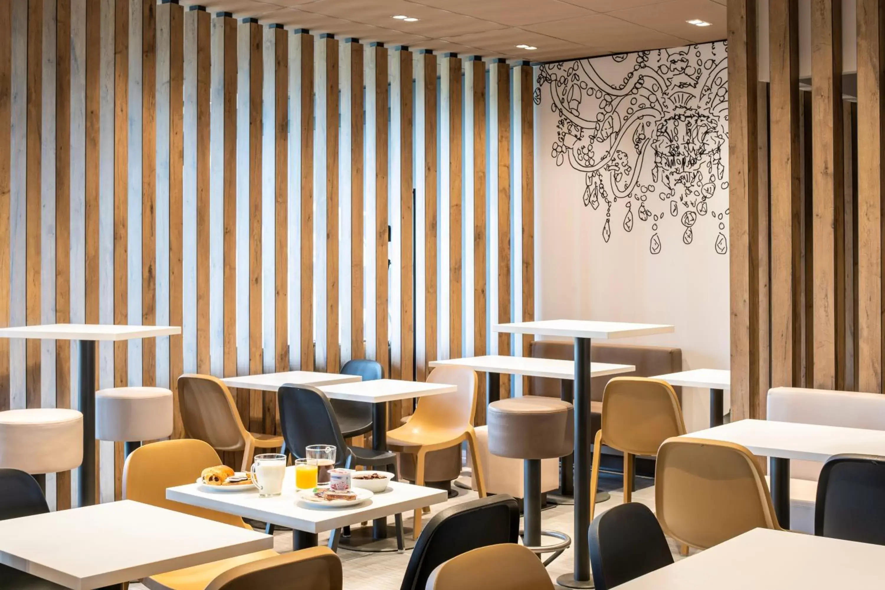 Continental breakfast, Restaurant/Places to Eat in ibis budget Gonesse