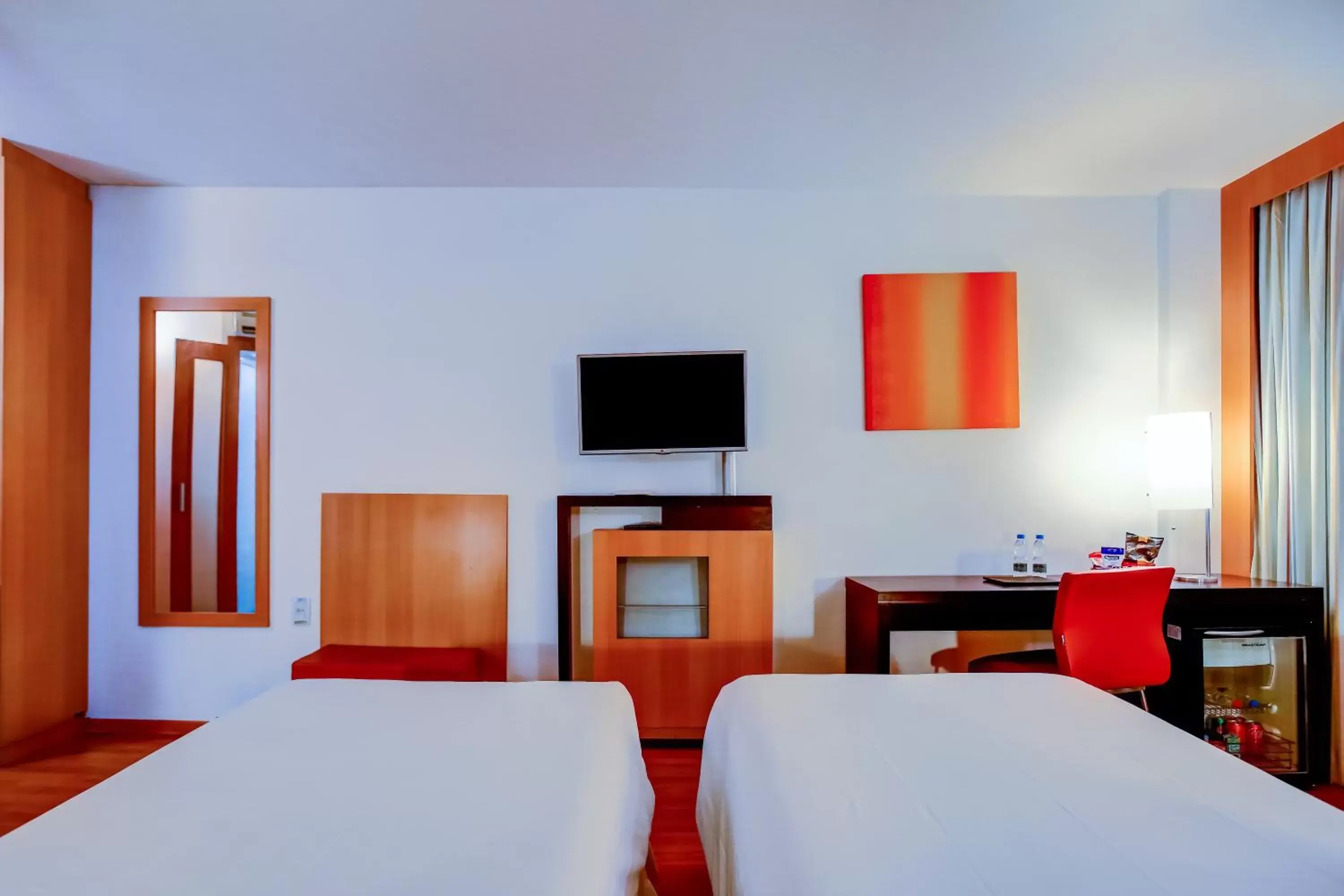 Bed, TV/Entertainment Center in Novotel RJ Santos Dumont