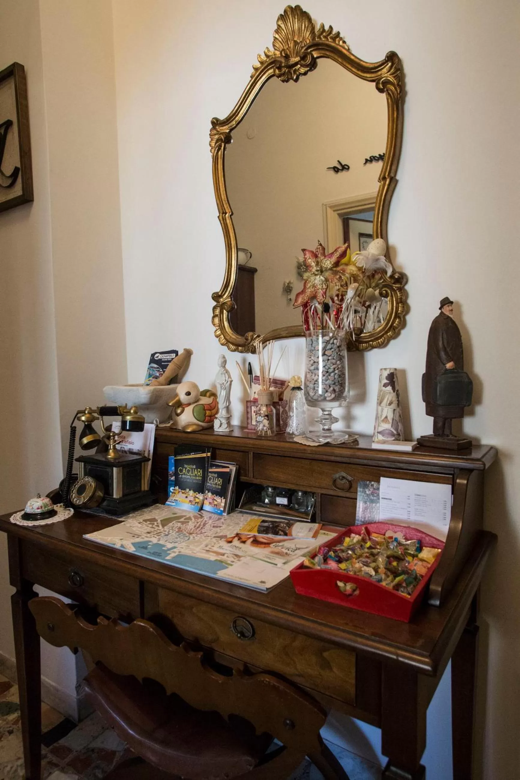 Lobby or reception, Restaurant/Places to Eat in Miky M House B&B