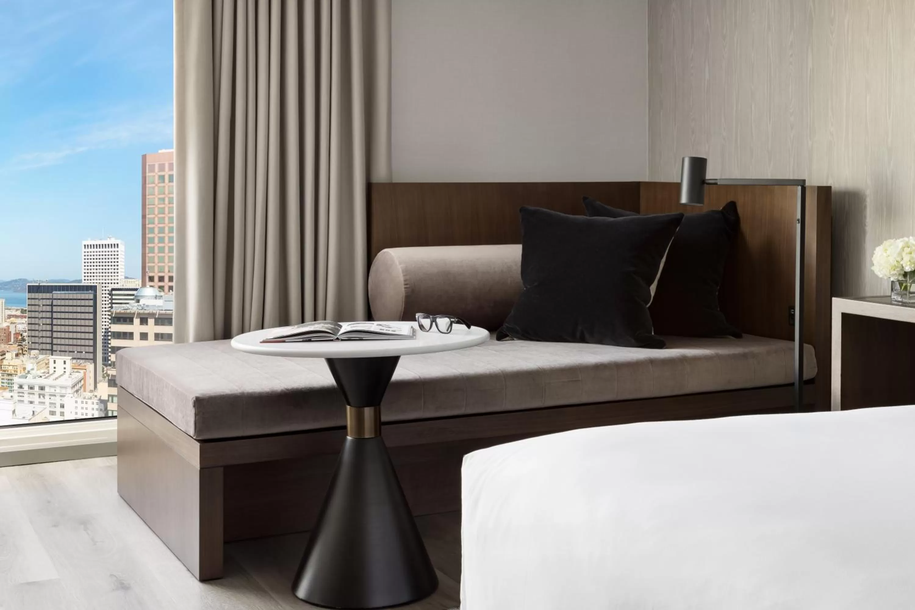 Seating area, Bed in Hyatt Regency San Francisco Downtown SOMA