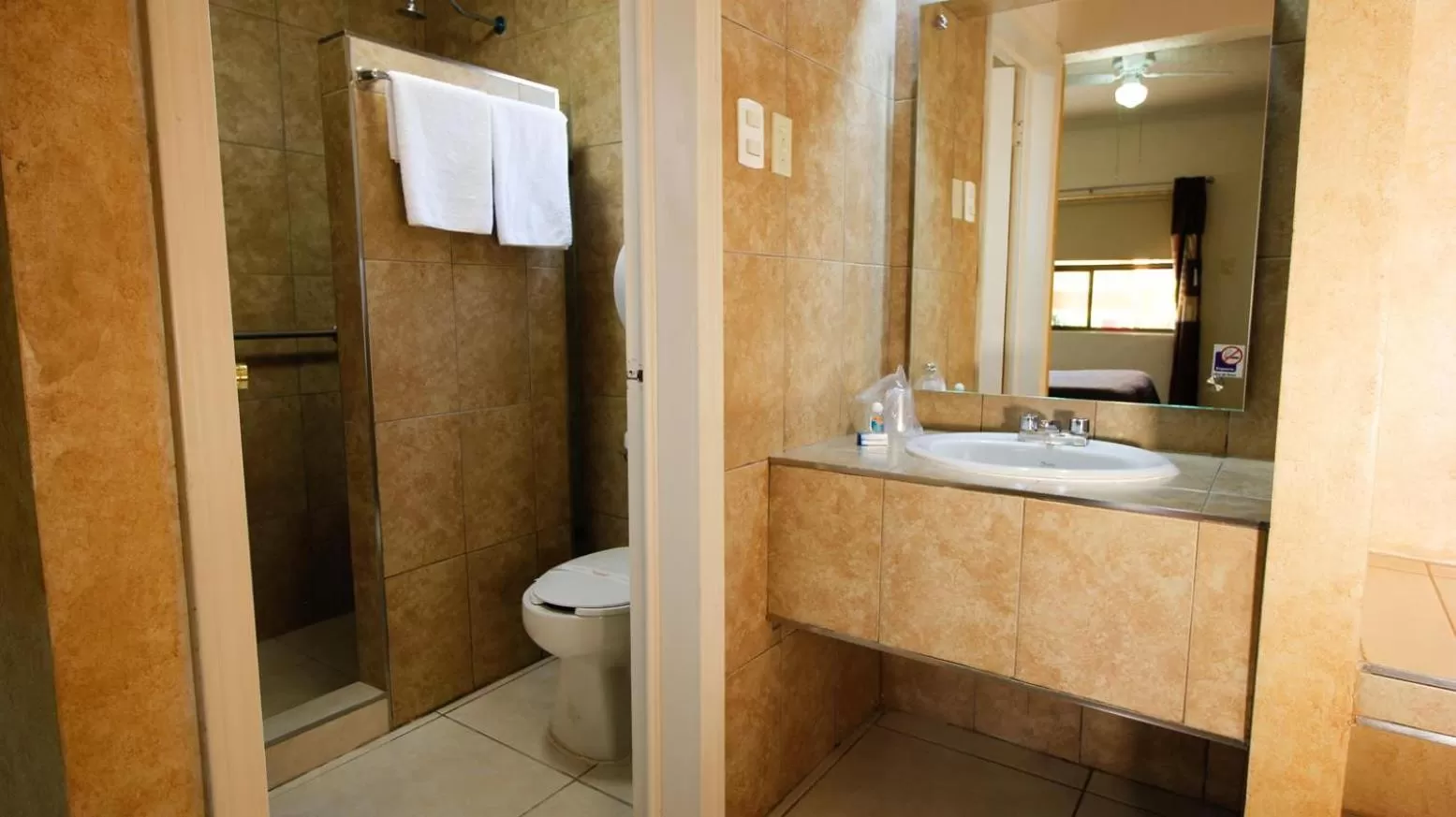 Bathroom in HOTEL & SUITES MARROD