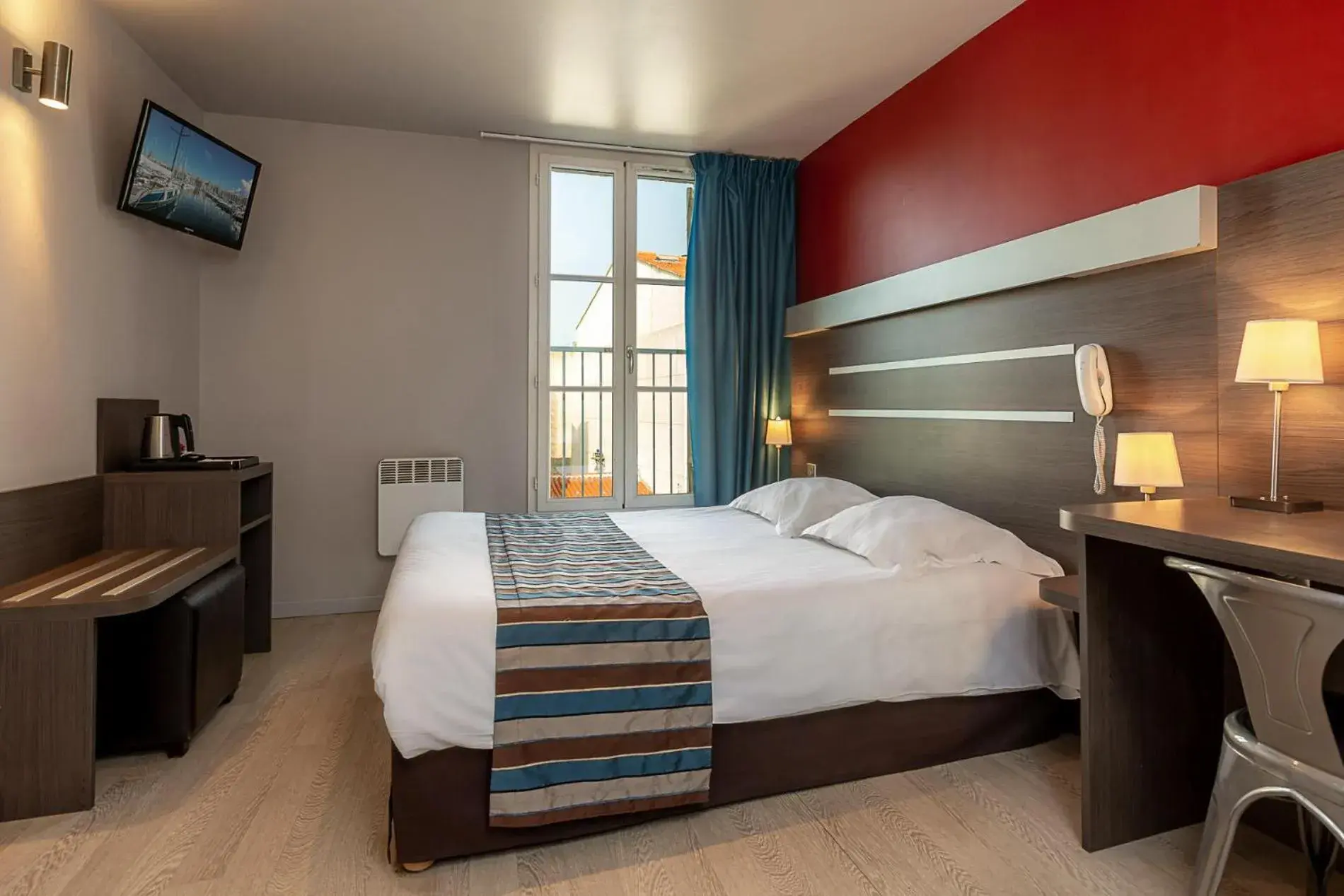 Photo of the whole room, Bed in Hotel Terminus Saint-Charles