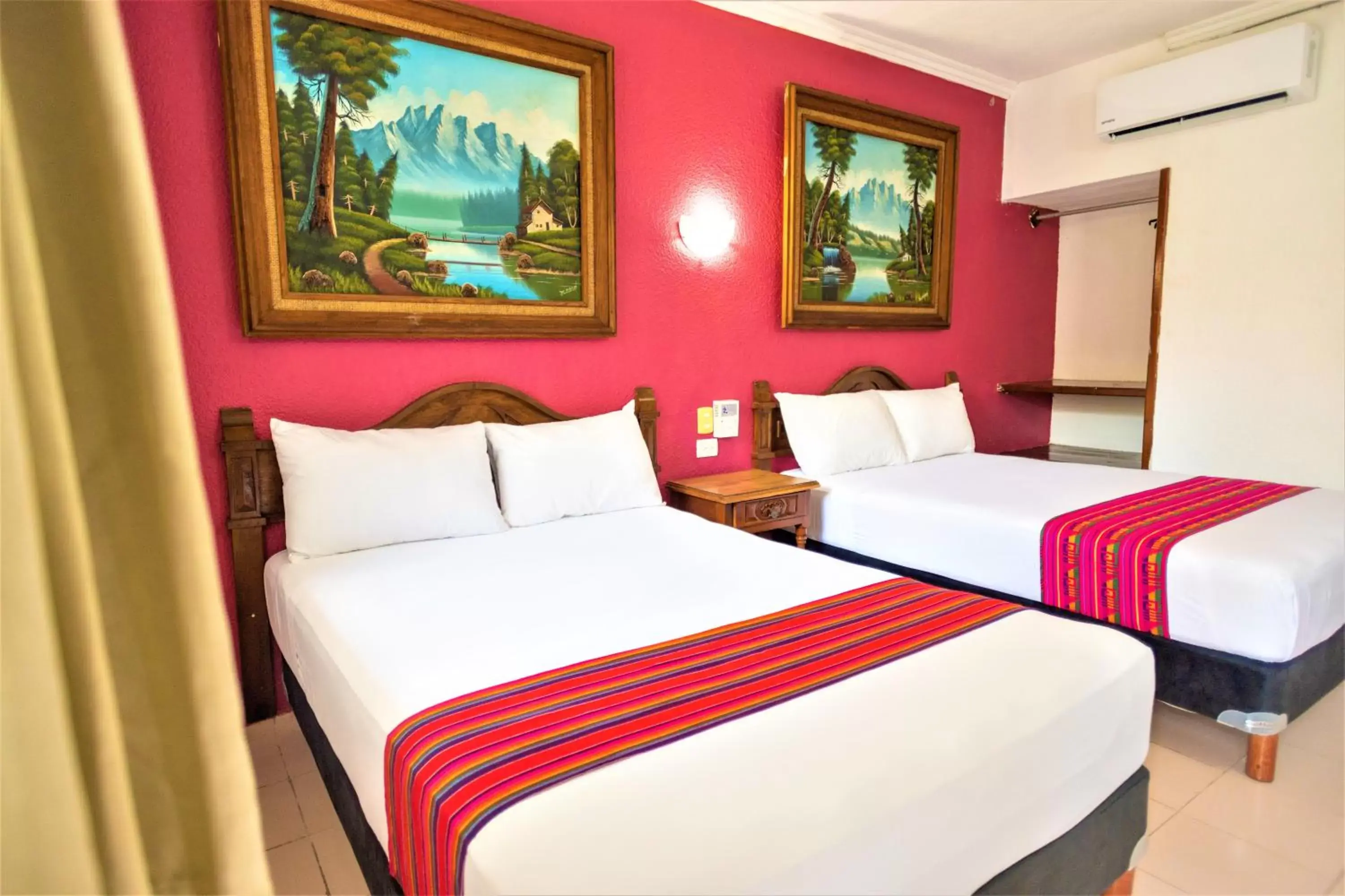 Photo of the whole room, Bed in Hotel San Juan Mérida