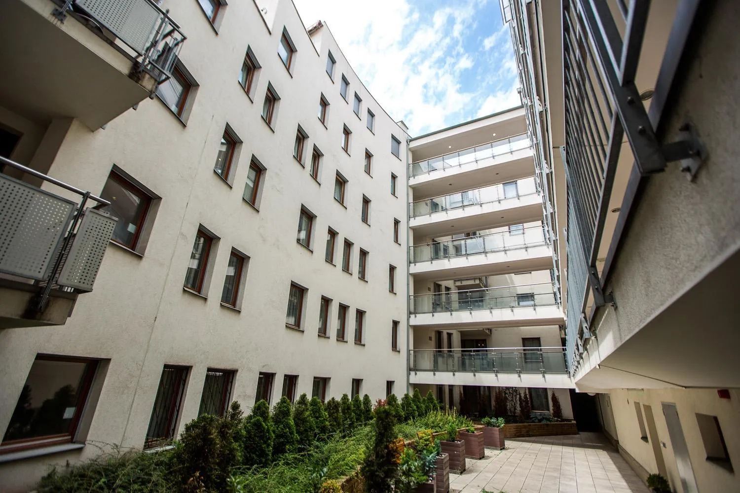 Property building in Vagabond Downtown