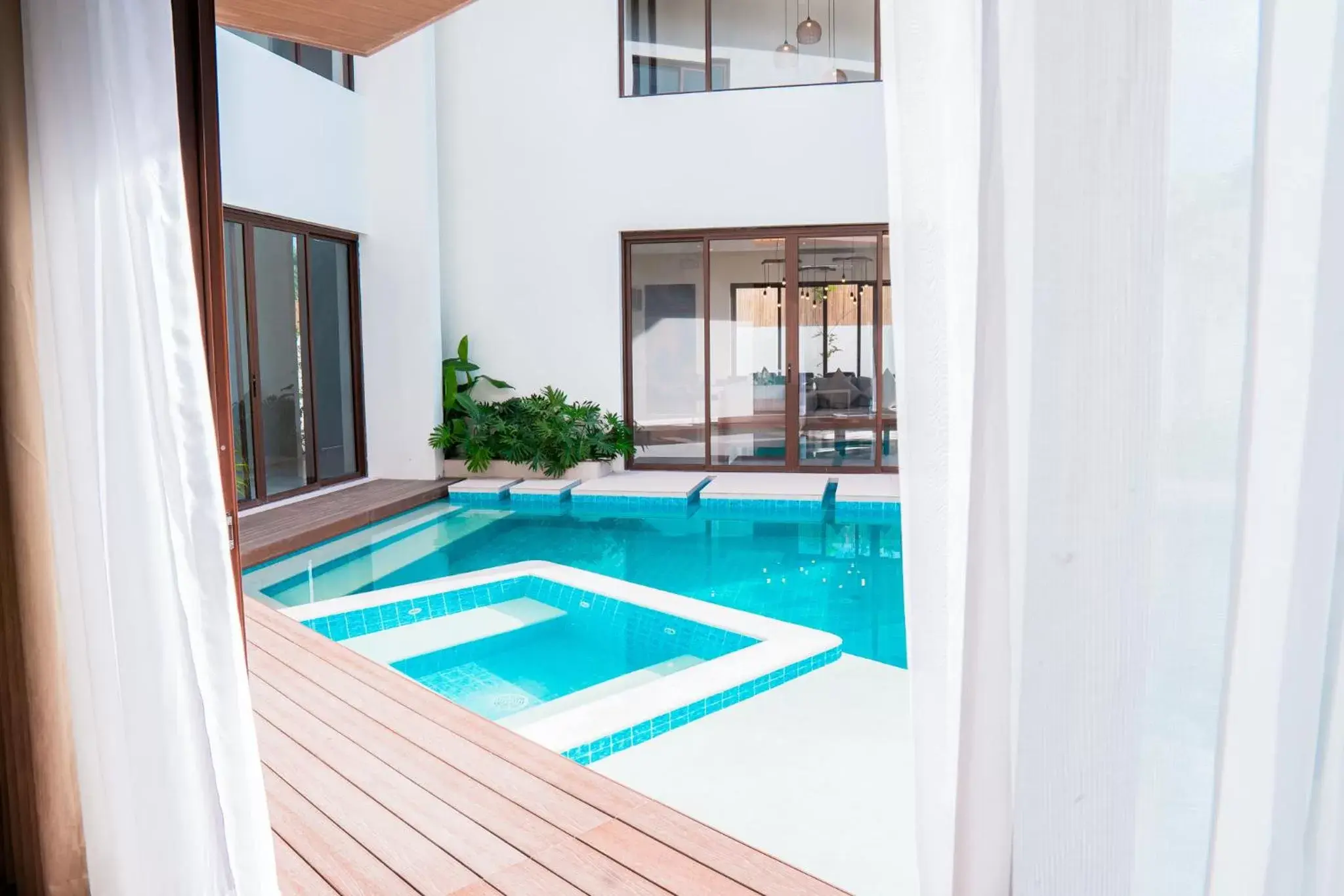 Swimming Pool in Charlie's El Nido