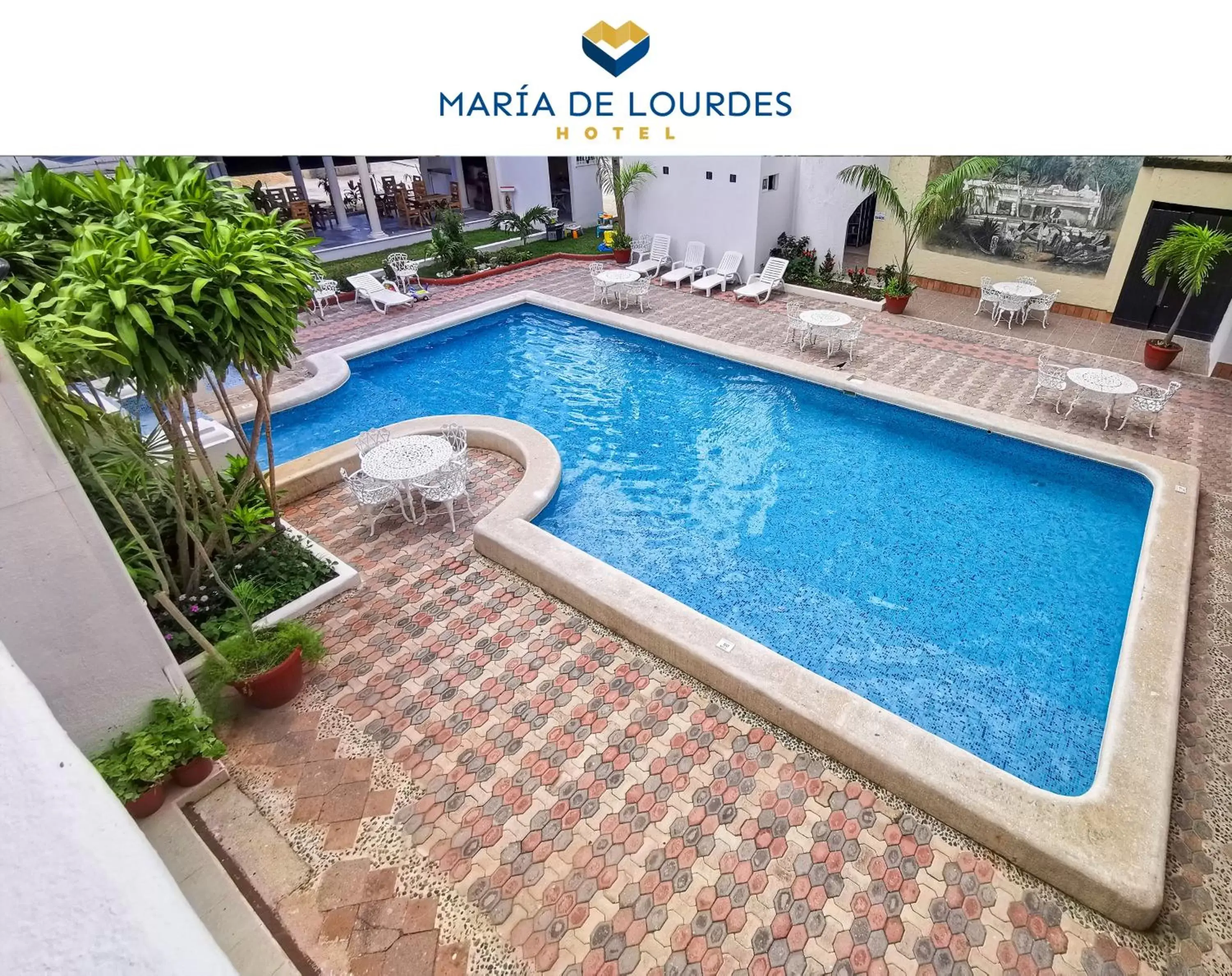 Swimming pool in Hotel Maria de Lourdes