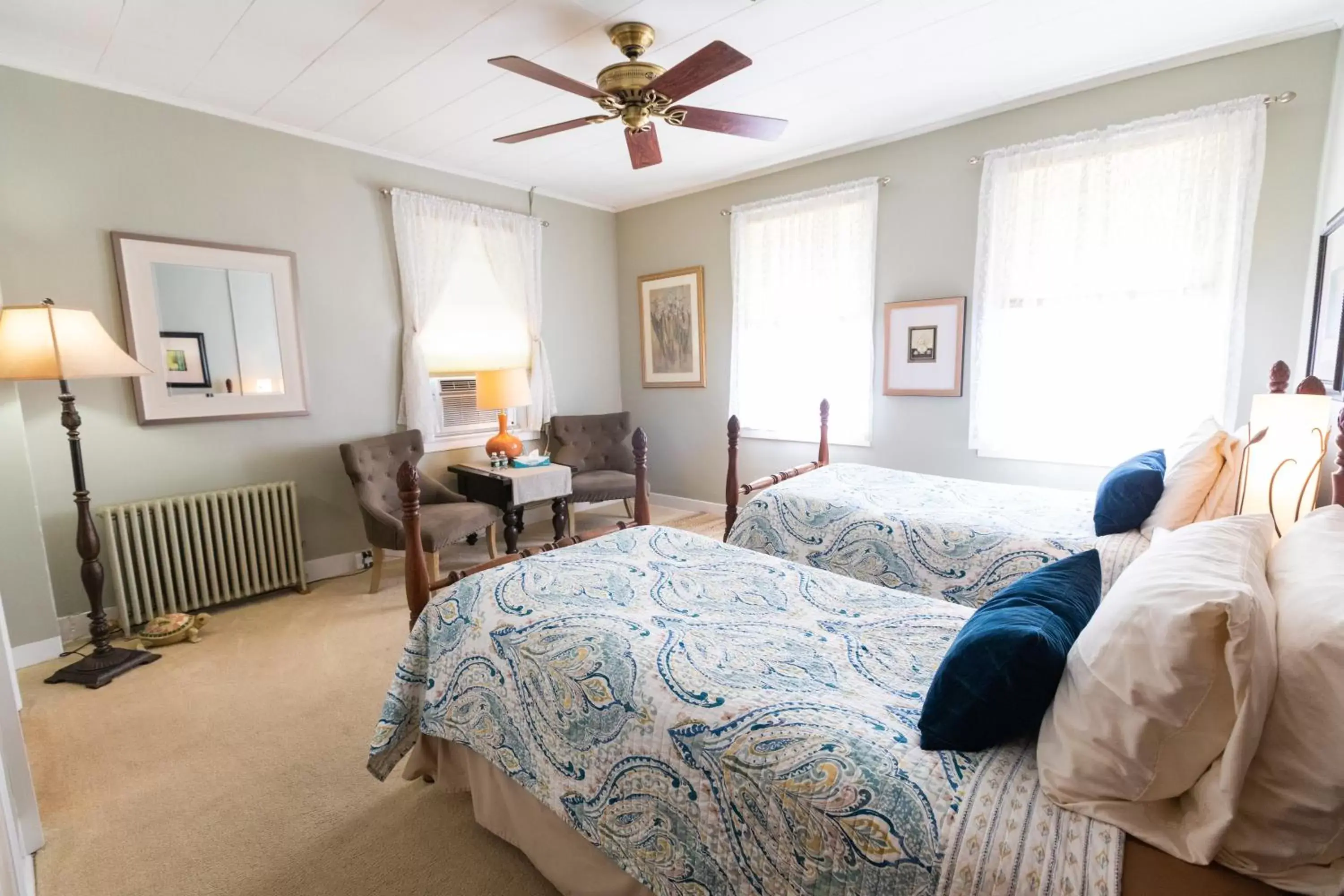 Large Twin Room in Waybury Inn Large Twin Room in Waybury Inn