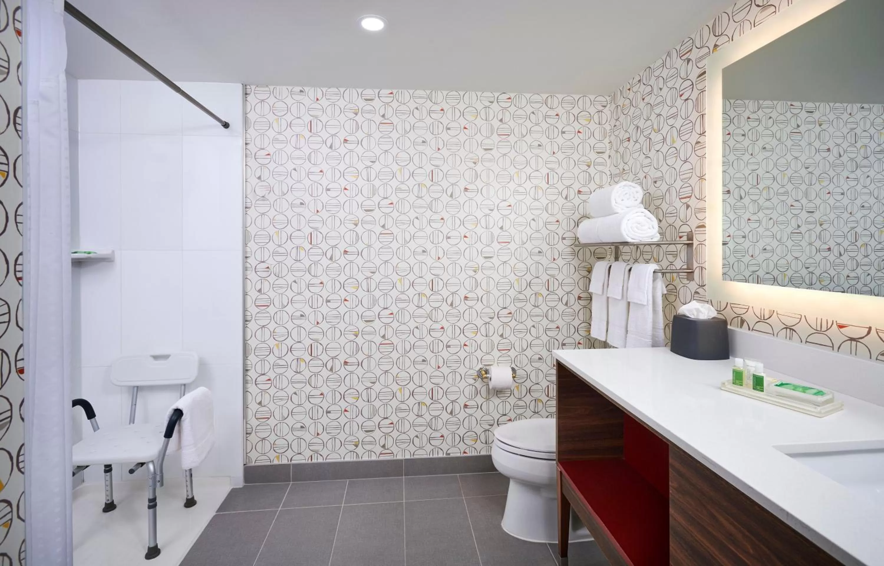 Photo of the whole room in Holiday Inn & Suites Oakville at Bronte by IHG