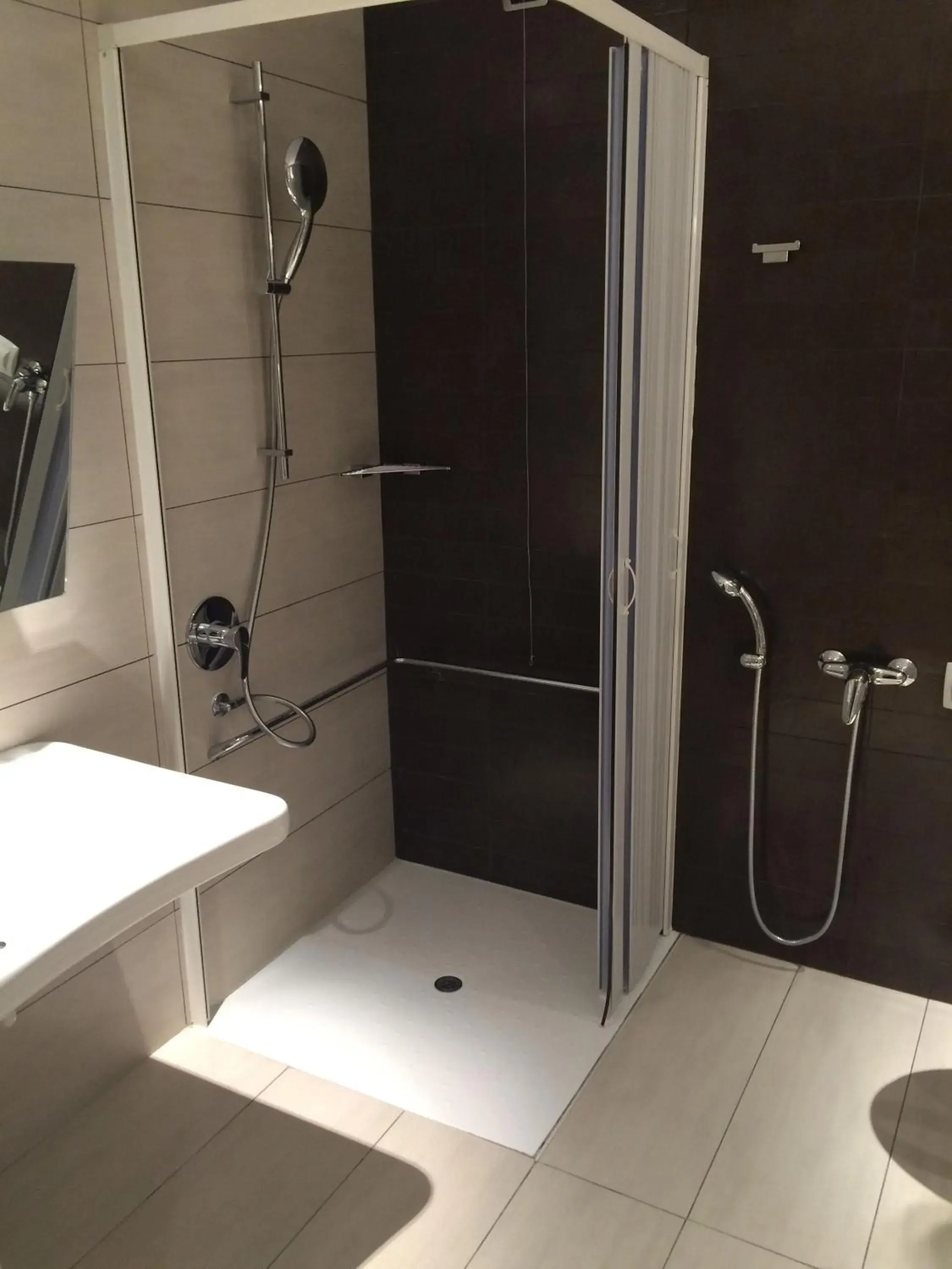 Bathroom in RMH MODENA DES ARTS Bathroom in RMH MODENA DES ARTS