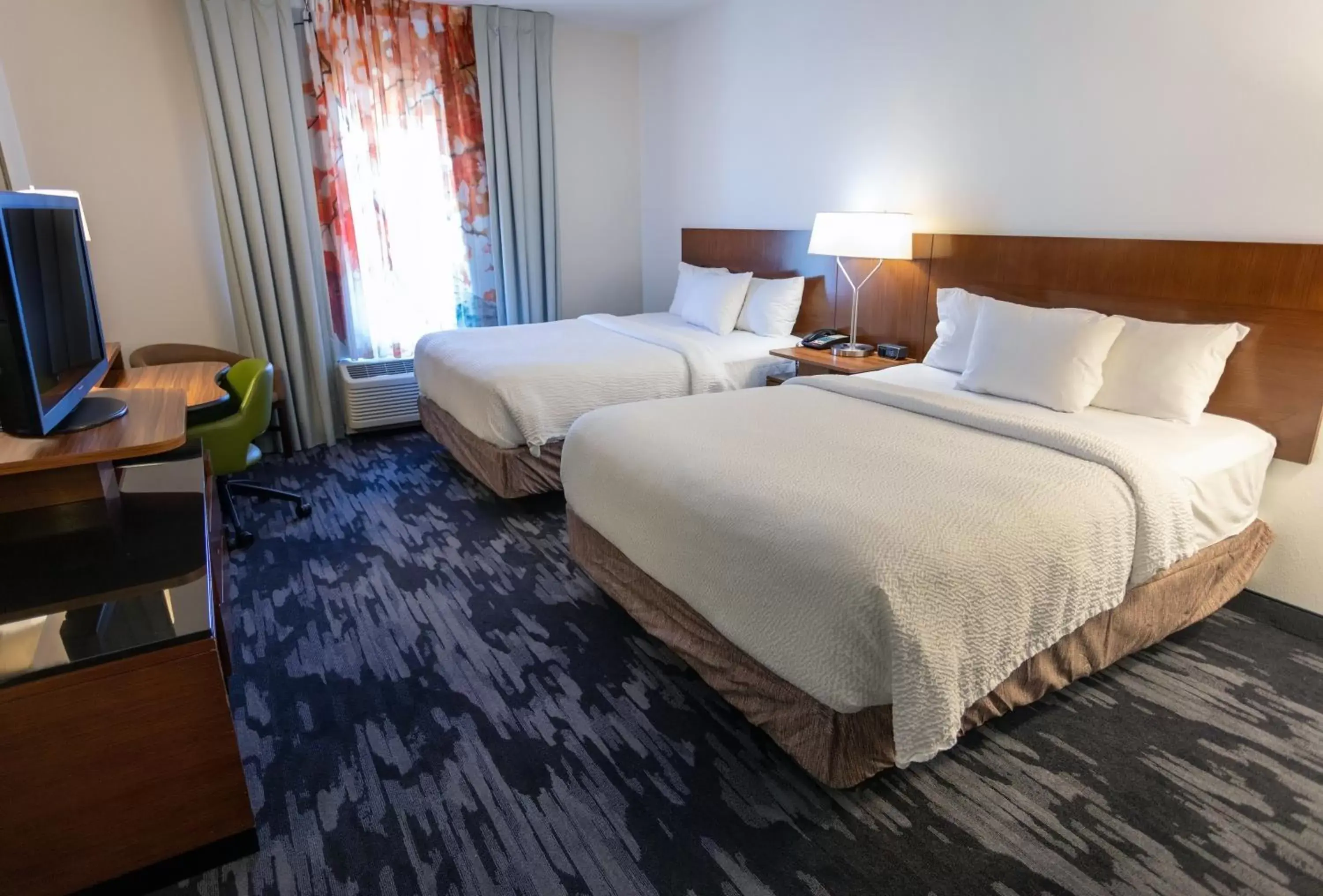 Photo of the whole room, Bed in Fairfield Inn & Suites by Marriott Athens I-65
