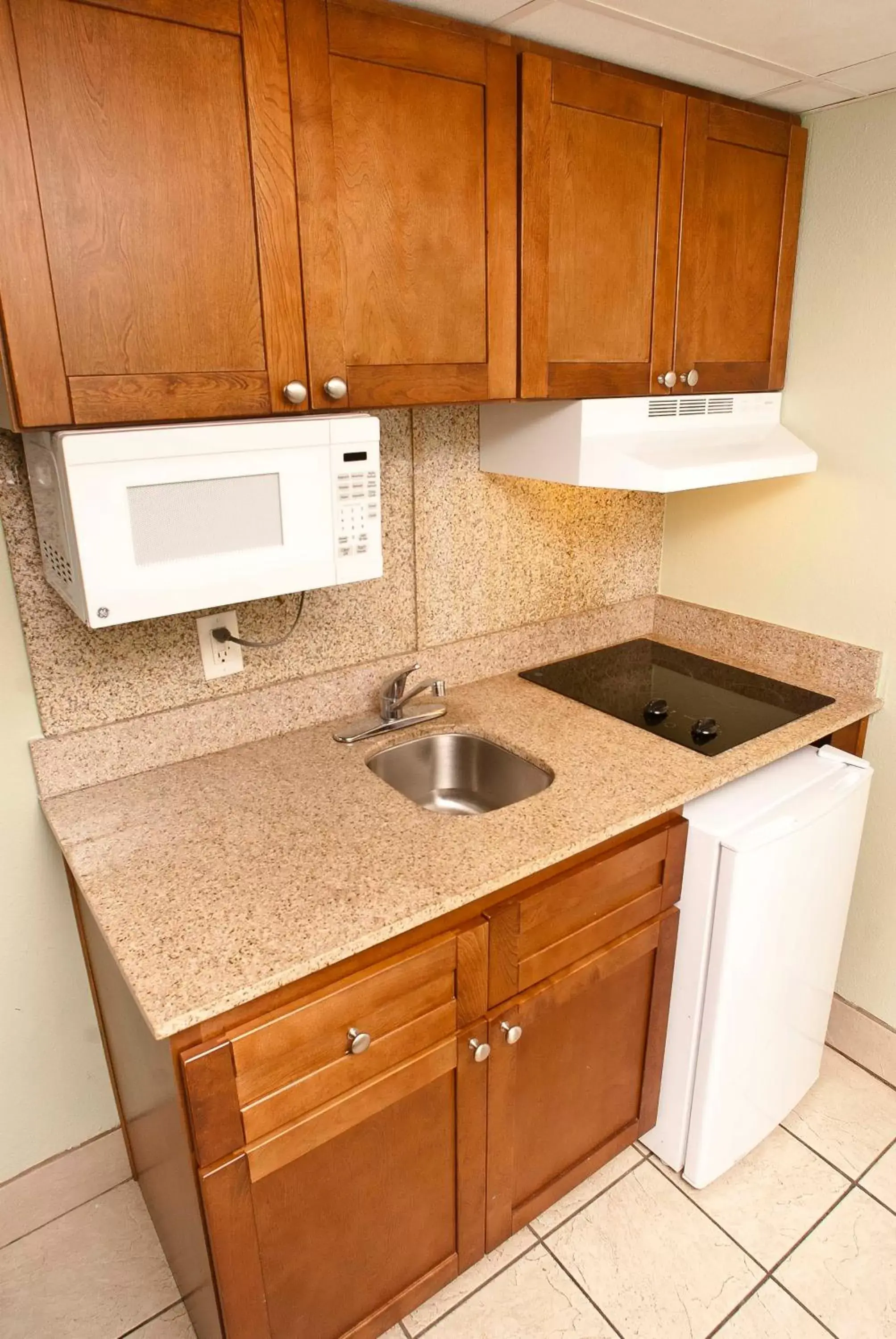 Kitchen/Kitchenette in The Schooner Inn