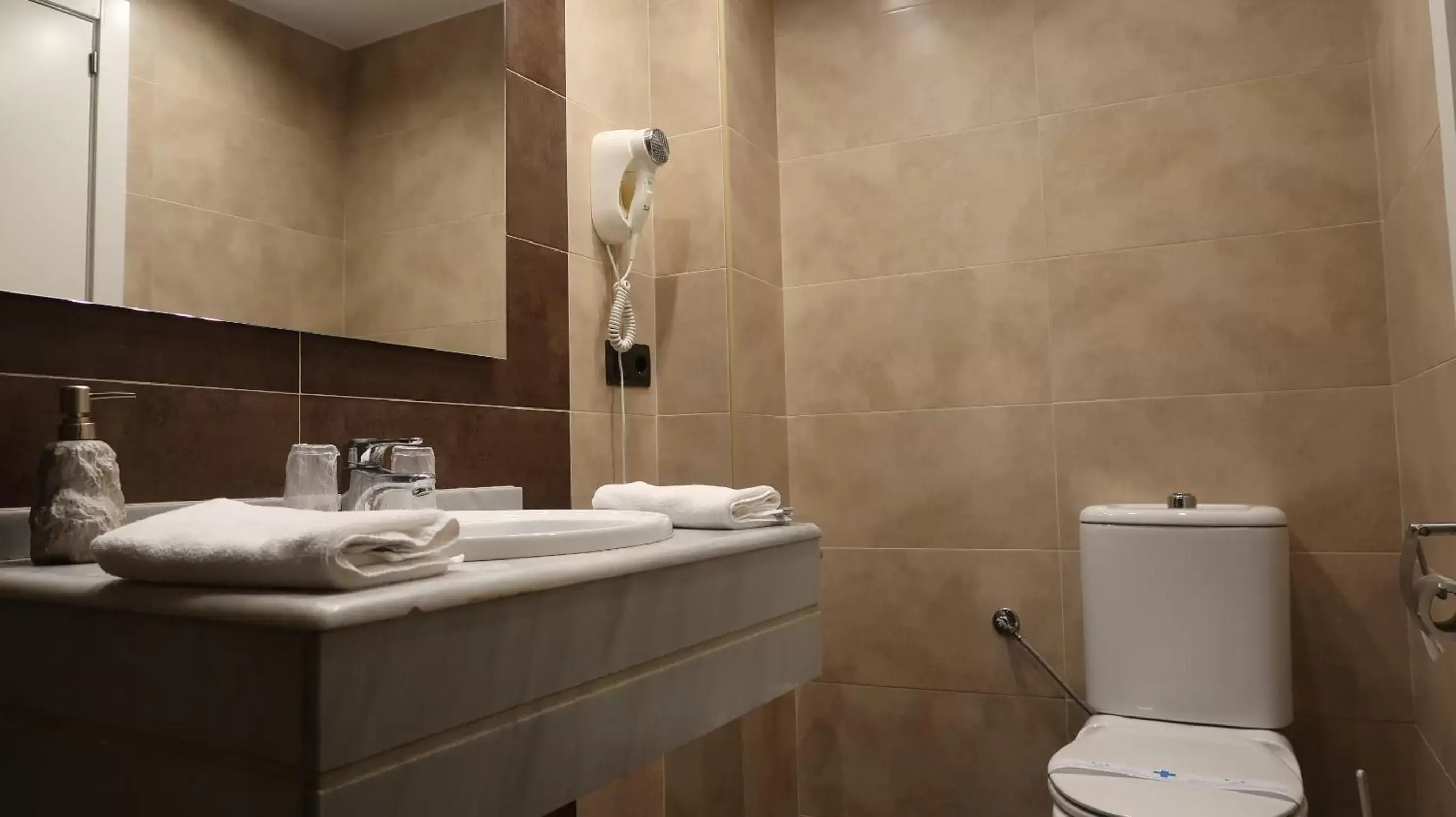 Bathroom in Hotel Teruel Plaza