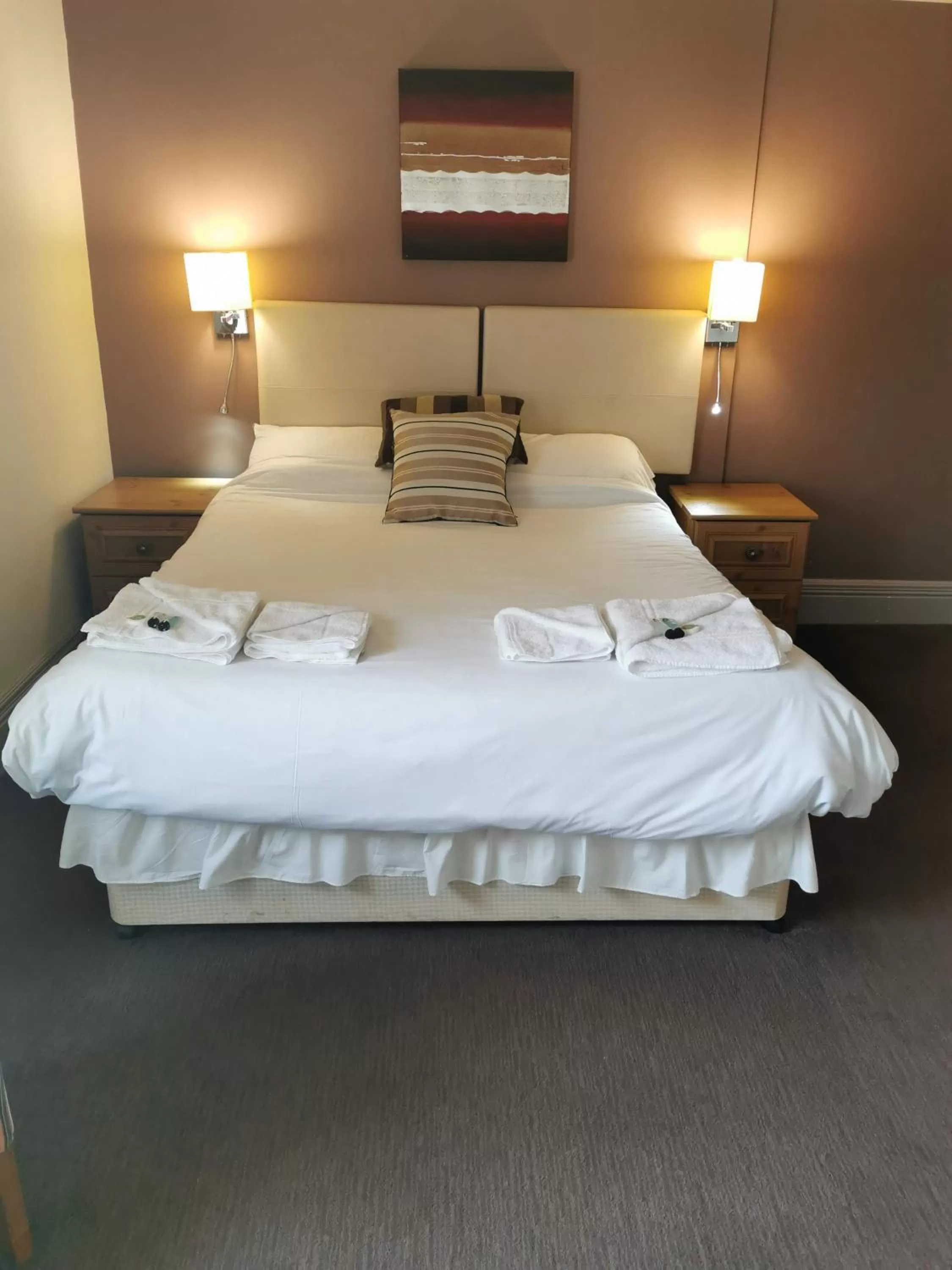 Bed in The Queens Hotel