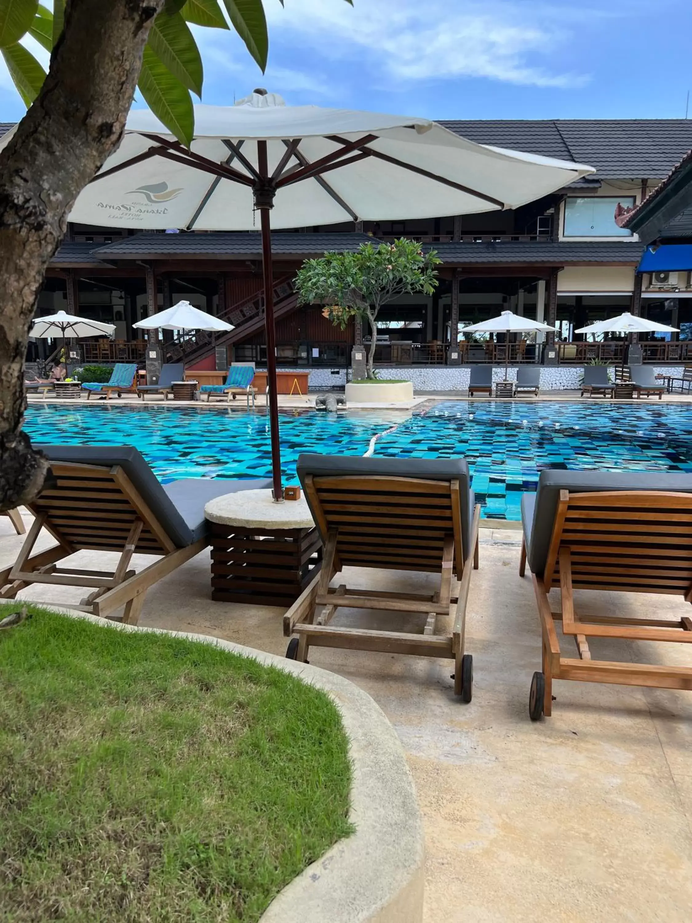 Swimming Pool in Grand Istana Rama Hotel