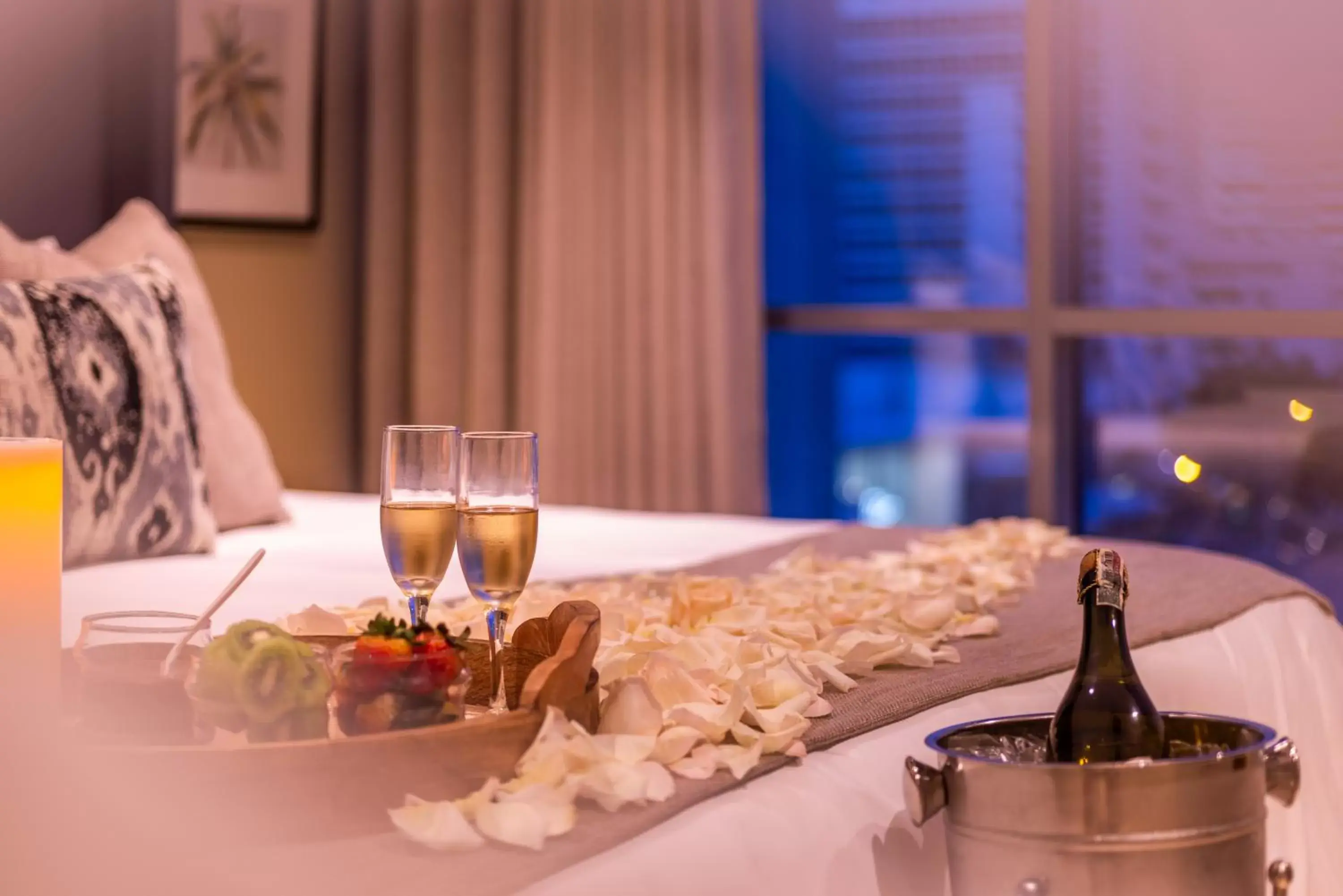 Food and drinks in Oz Hotel Luxury Food and drinks in Oz Hotel Luxury