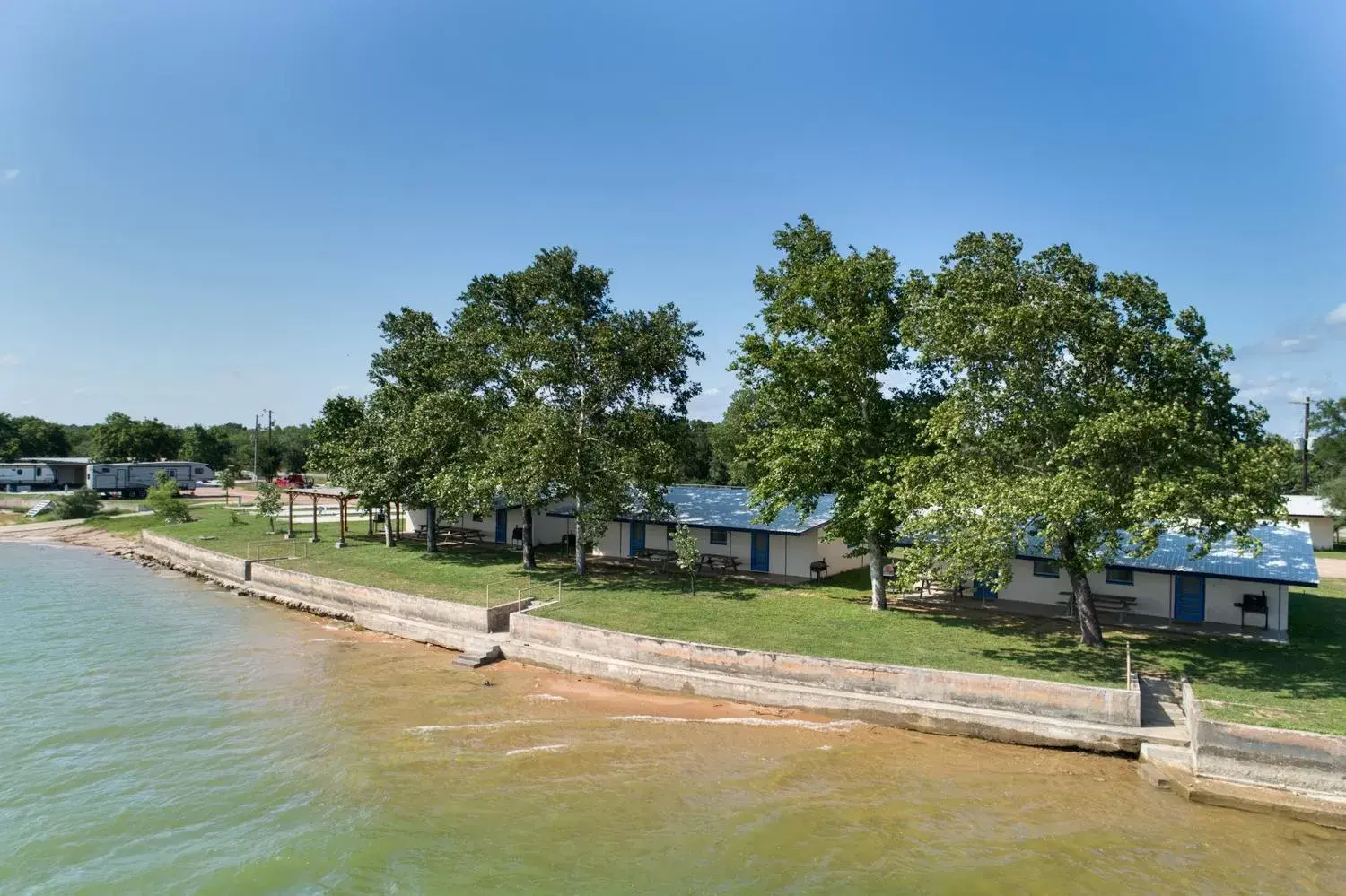 Studio with Lake View in Oasis Lake Buchanan