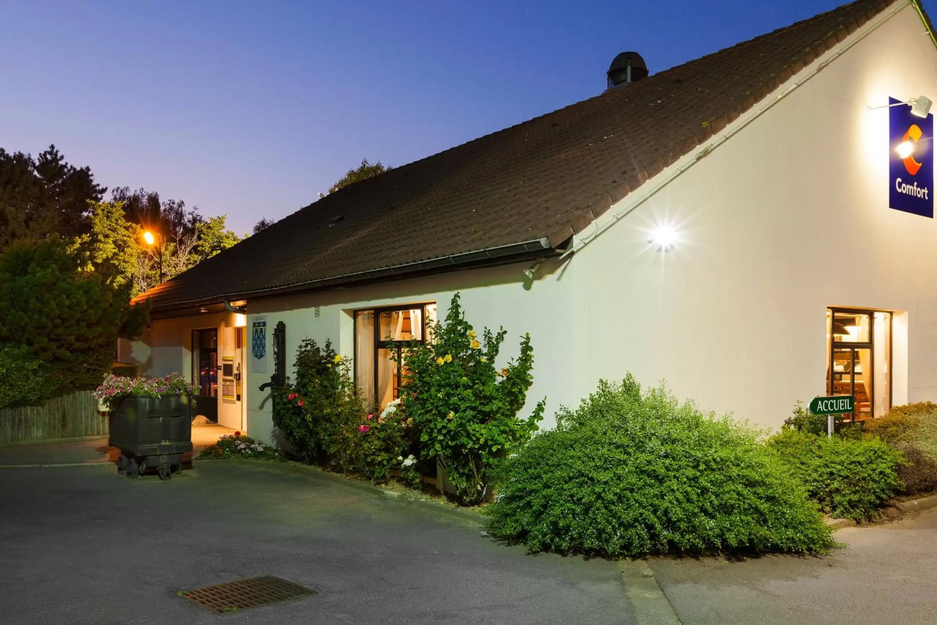 Property building in Comfort Hotel Lens - Noyelles Godault Property building in Comfort Hotel Lens - Noyelles Godault