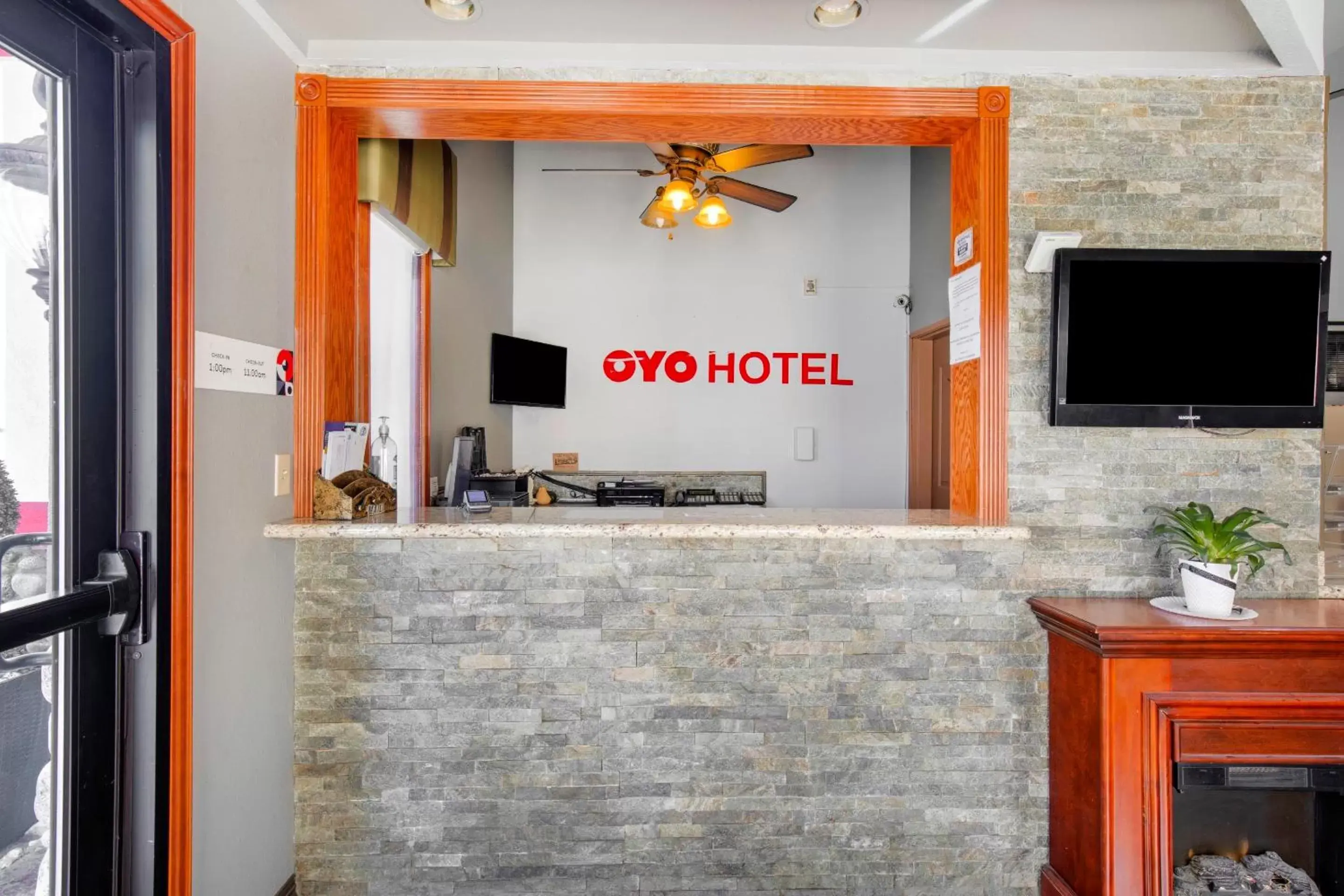 Lobby or reception in OYO Hotel Castle Rock CO Downtown