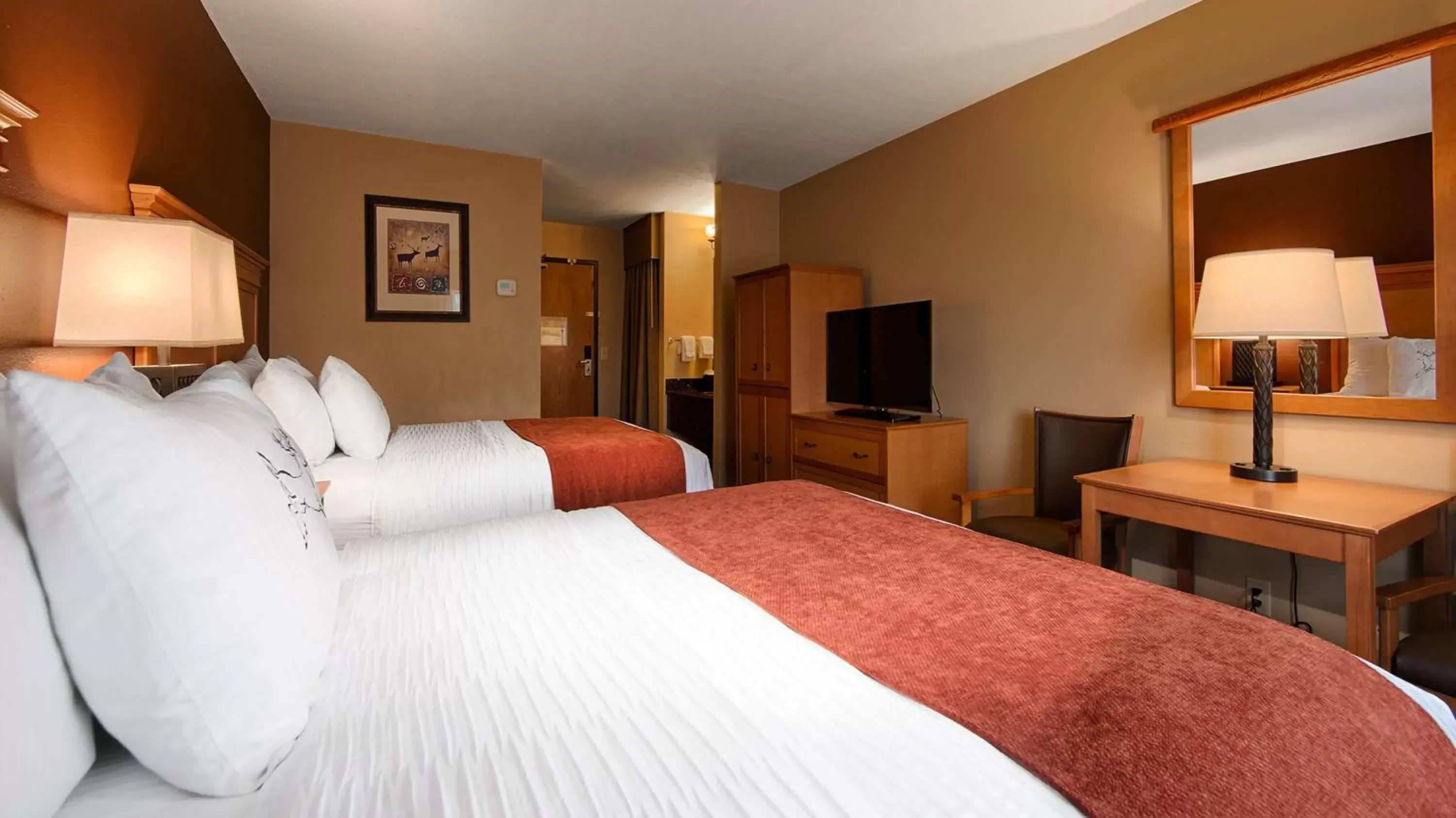 Photo of the whole room, Bed in Best Western Plus Deer Park Hotel and Suites