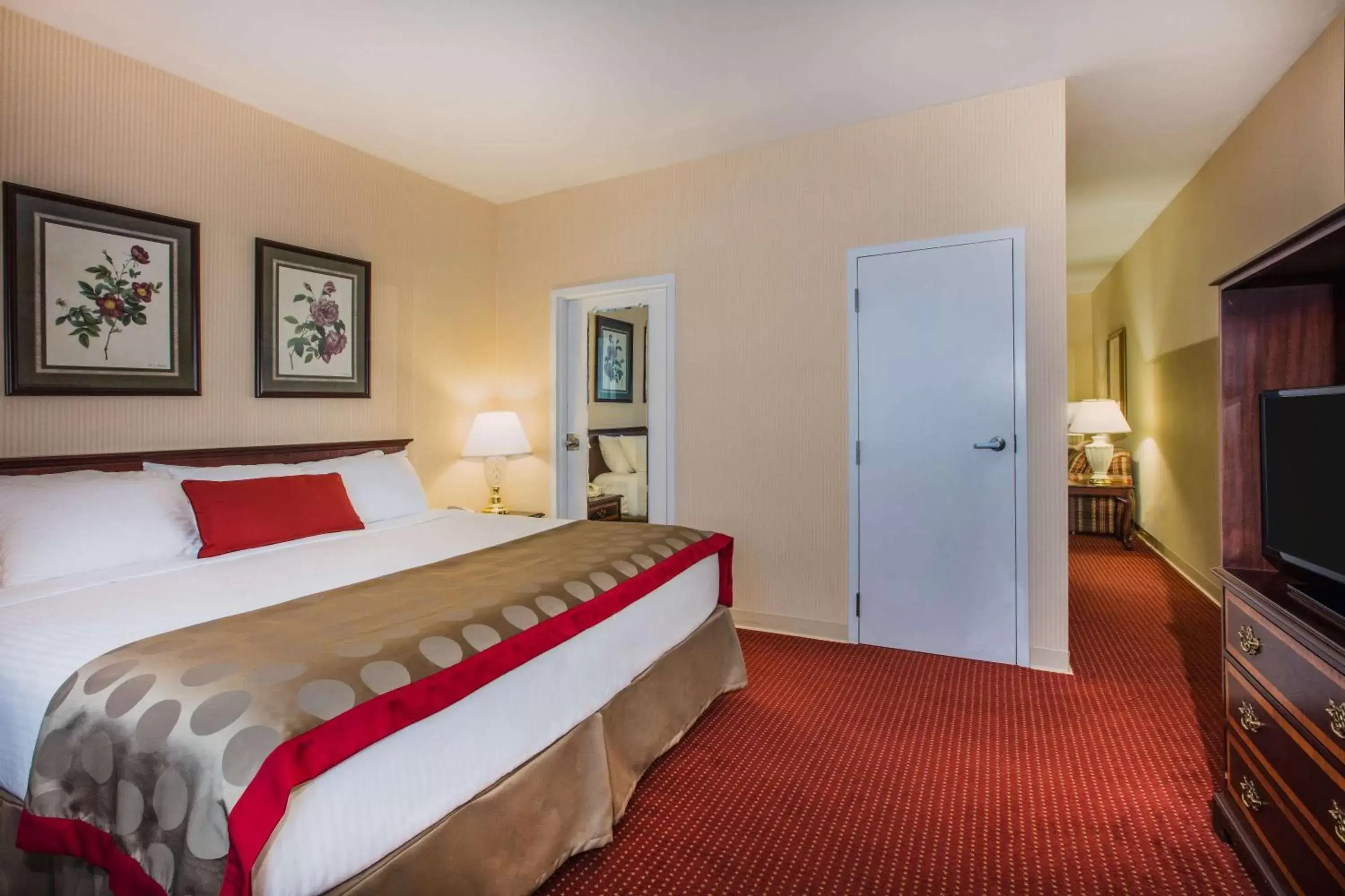 Photo of the whole room, Bed in Ramada by Wyndham Ligonier