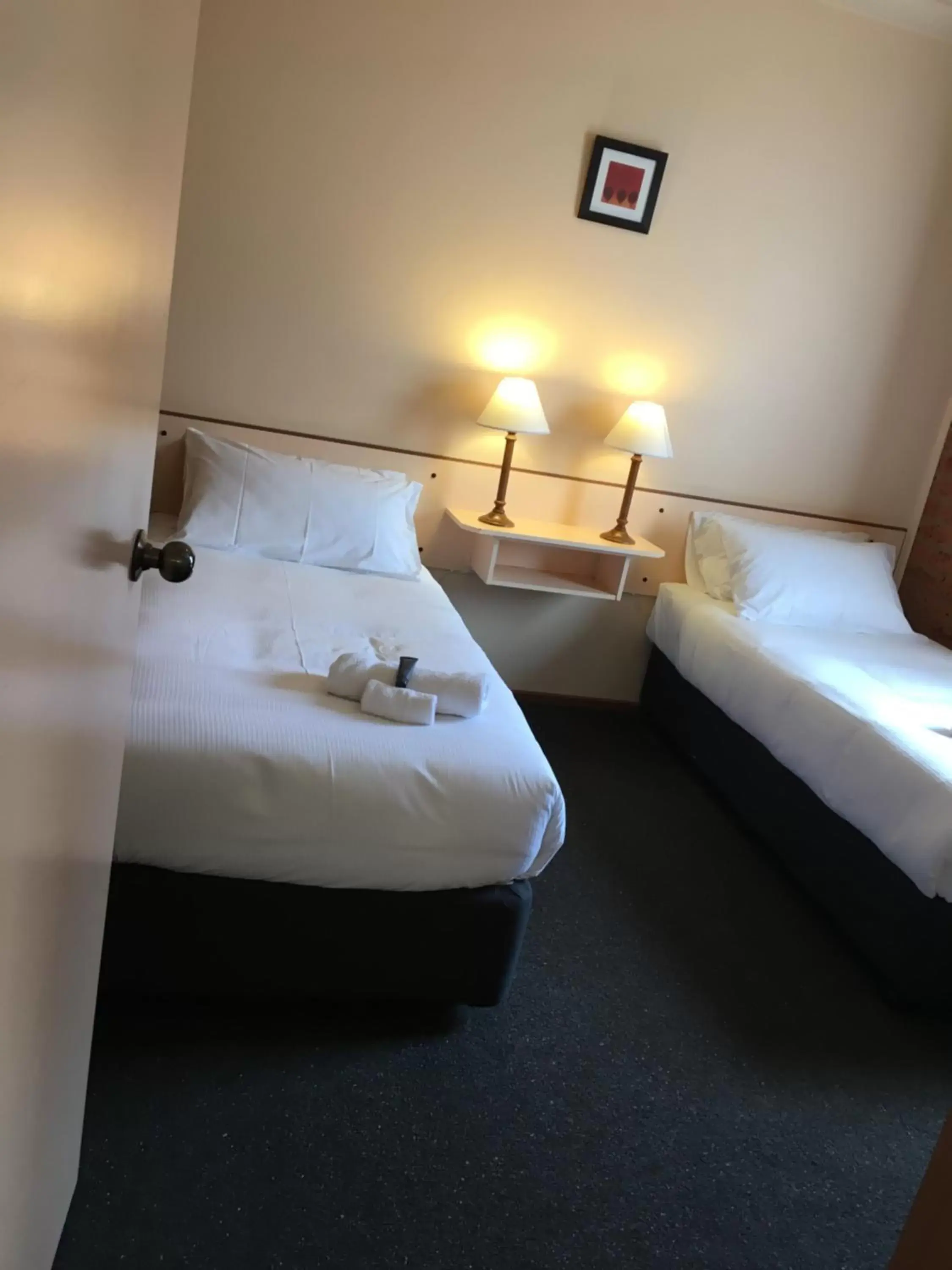 Bedroom, Bed in Bega Downs Motor Inn