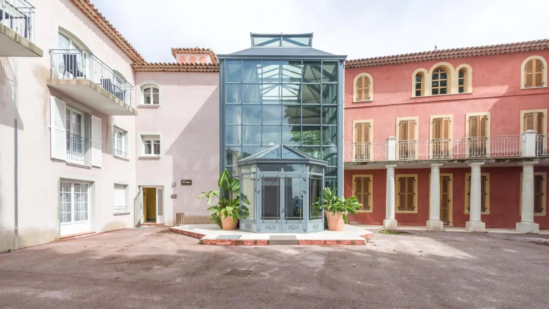 Facade/entrance, Property Building in Vacancéole  Le Domaine de Camiole